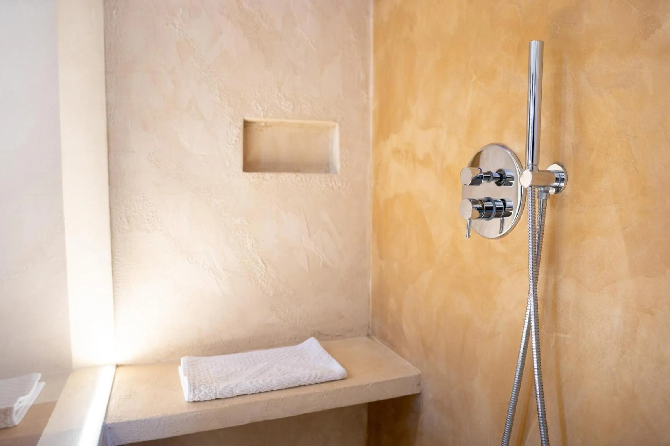 Shower in Bed & Breakfast Giardini Di Marzo