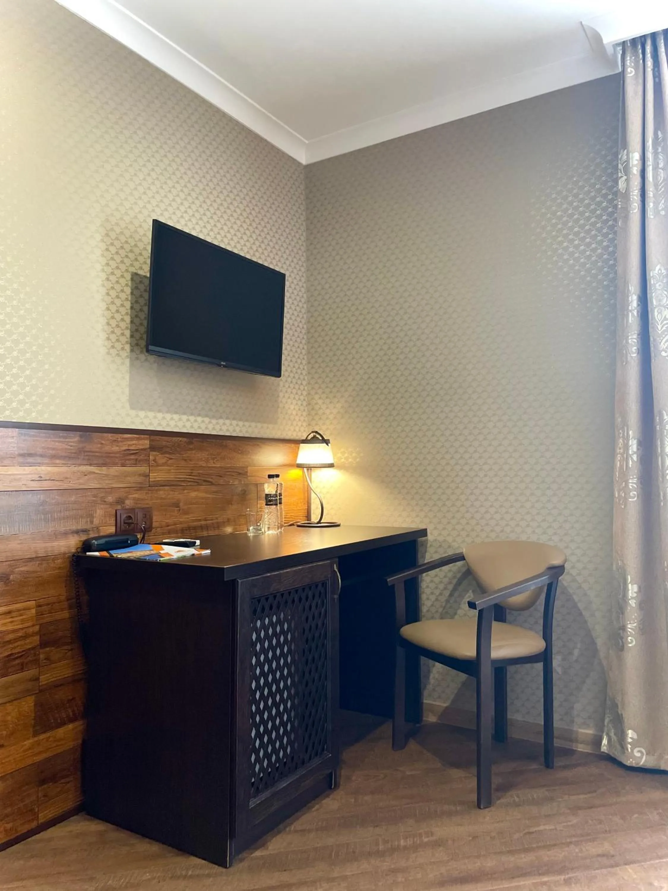 Deluxe Quadruple Room in Zolota Gora Hotel-Rancho