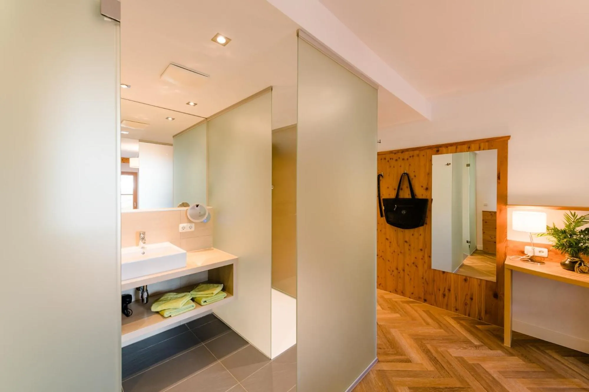 Bathroom, Bed in Beim Hochfilzer Superior 4 Sterne