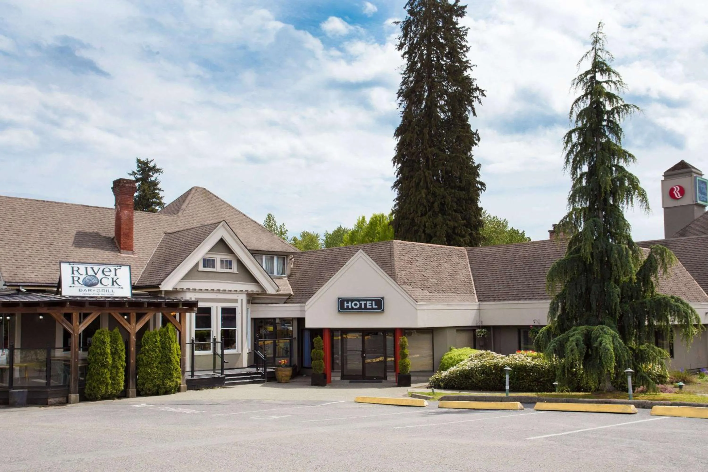Property Building in Ramada by Wyndham Duncan Cowichan Valley
