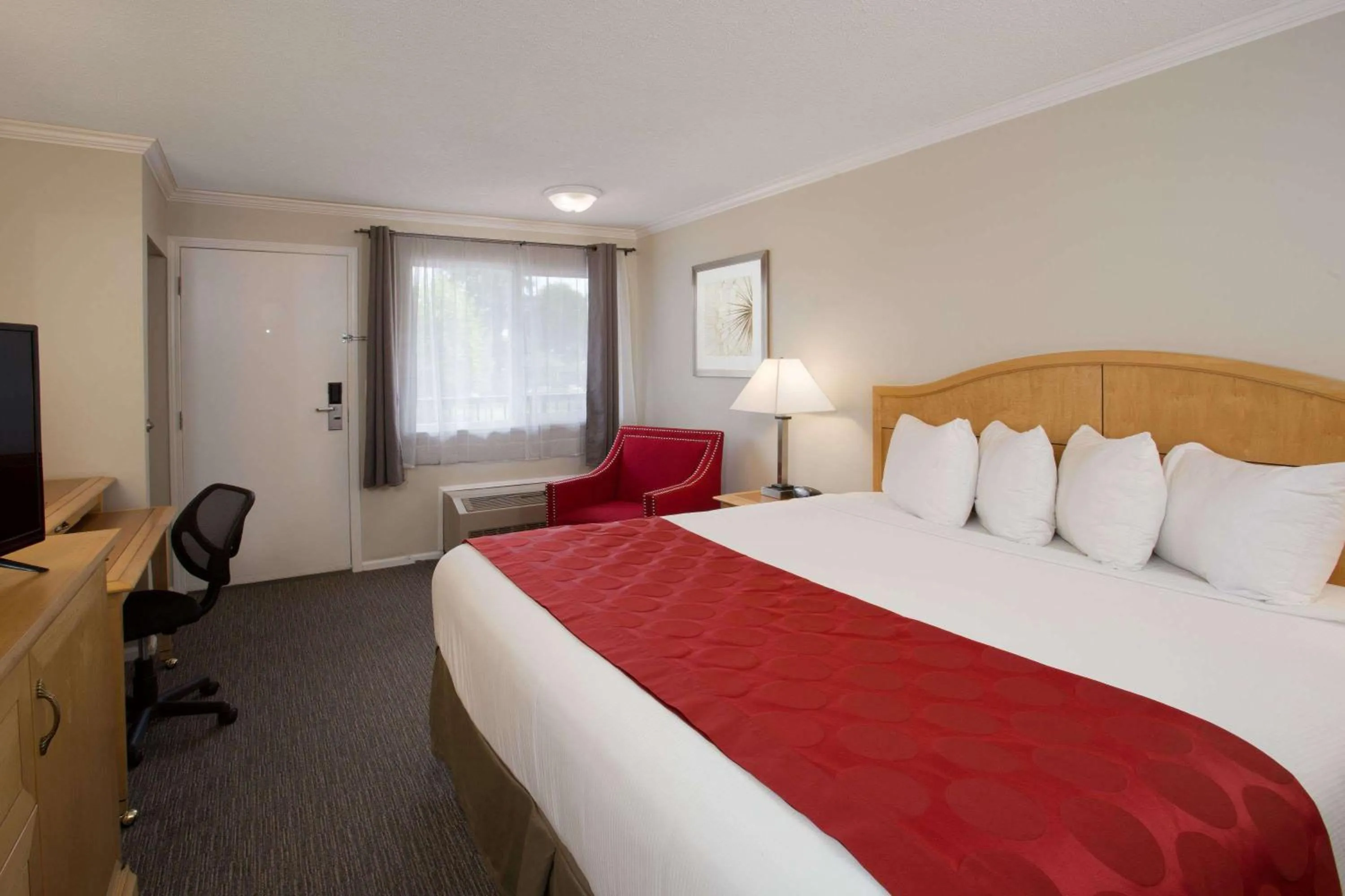 Bed in Ramada by Wyndham Duncan Cowichan Valley