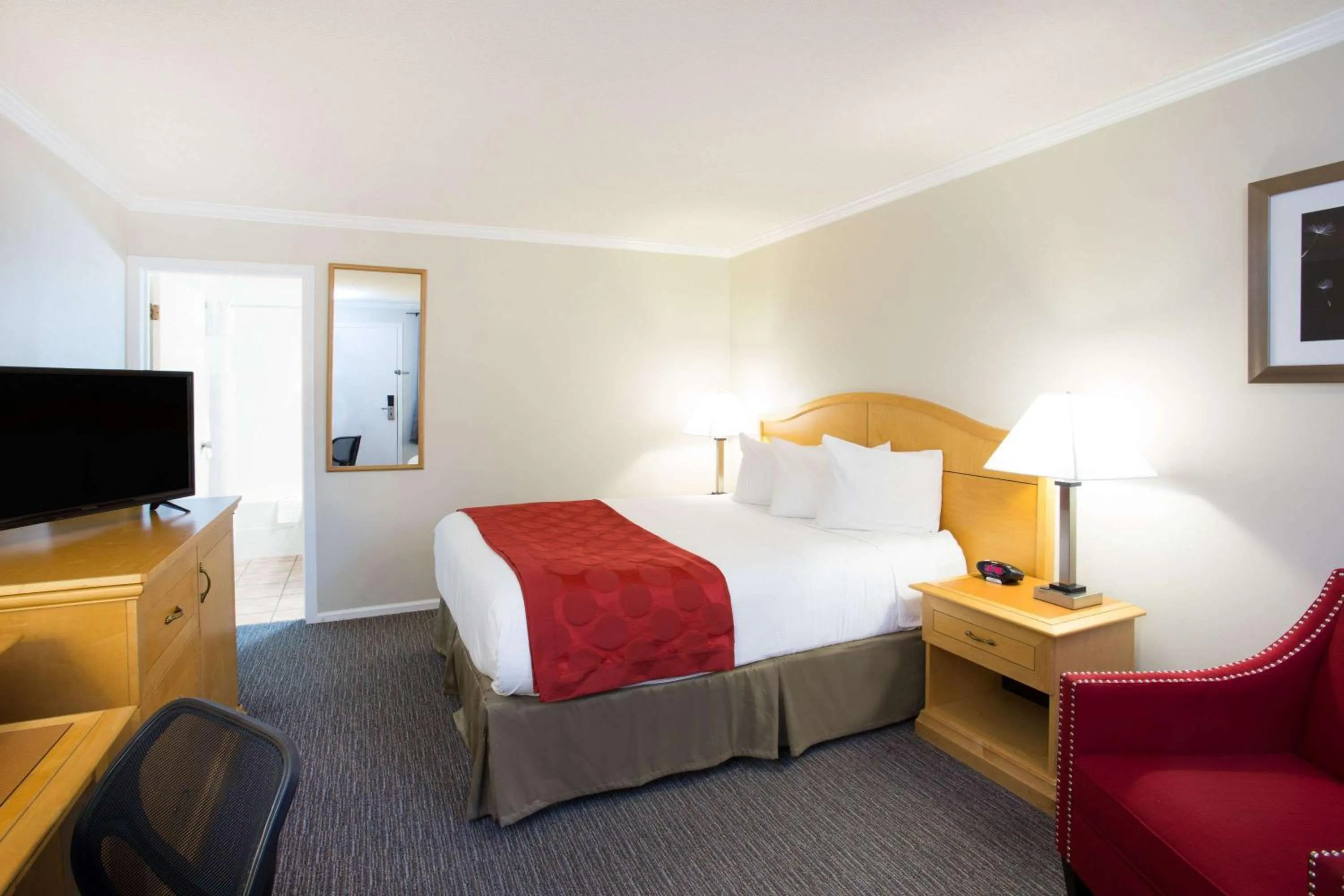 Photo of the whole room in Ramada by Wyndham Duncan Cowichan Valley