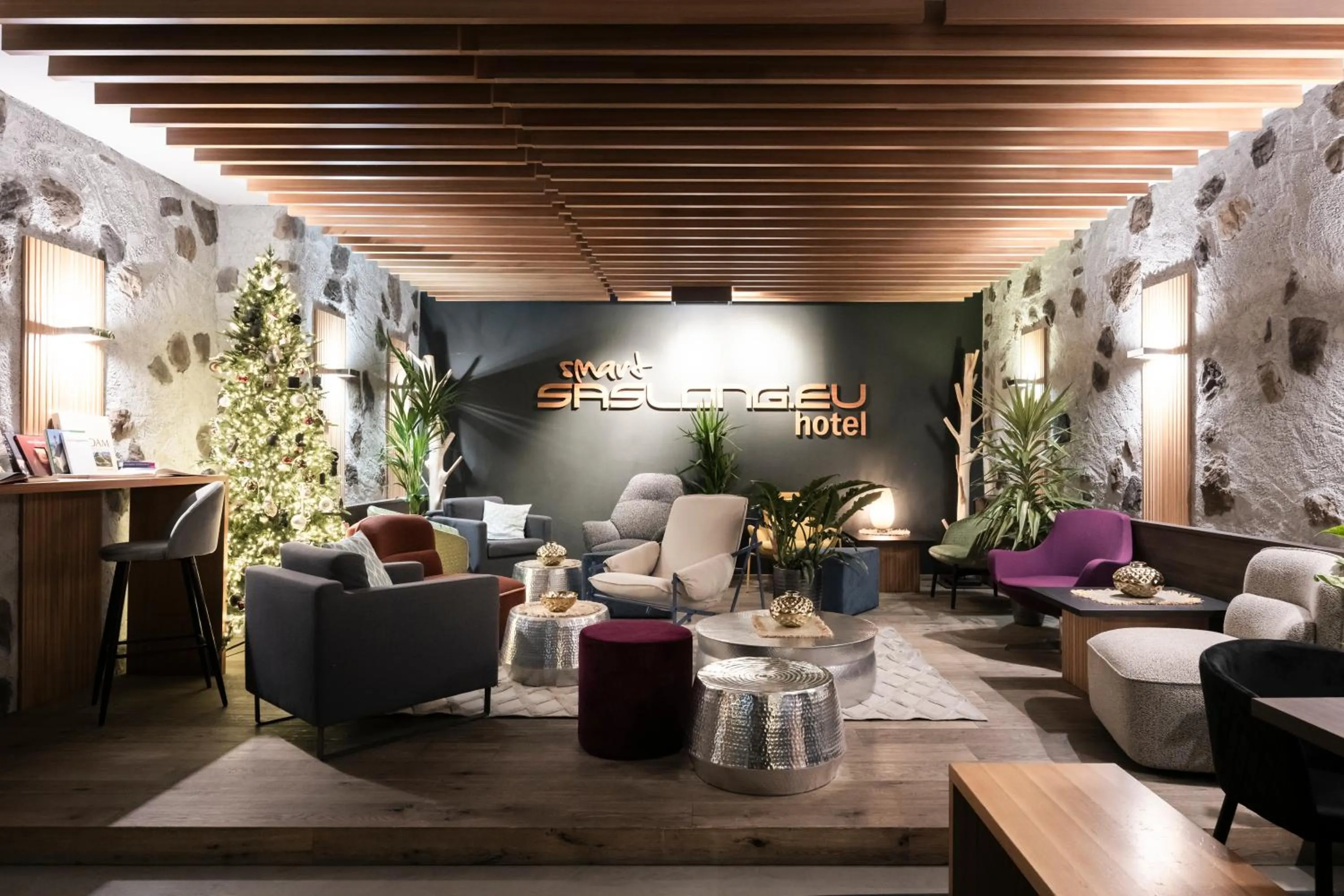 Communal lounge/ TV room in Alpstay - Smart Hotel Saslong