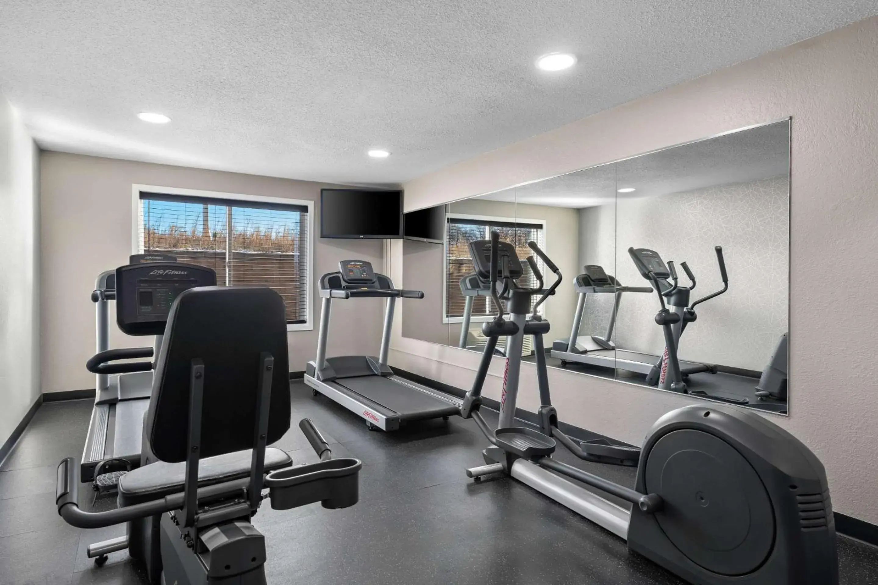 Fitness centre/facilities in Country Inn & Suites by Radisson, Near The National Sports Center, Coon Rapids, MN Fitness centre/facilities in Country Inn & Suites by Radisson, Near The National Sports Center, Coon Rapids, MN