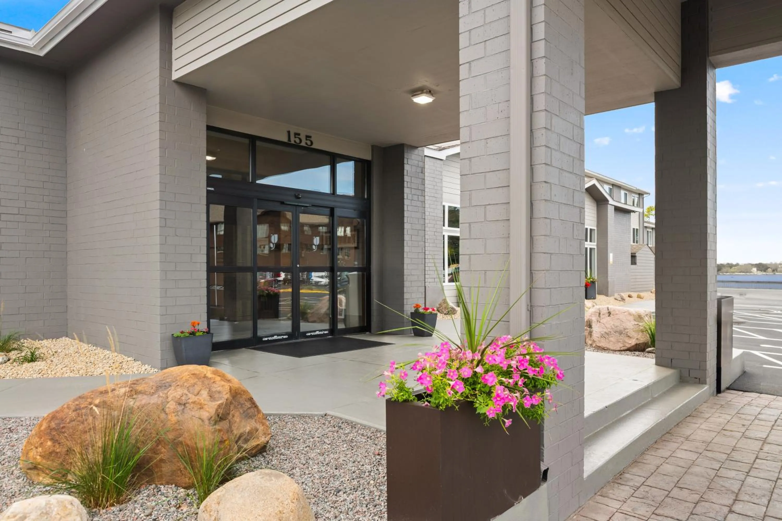 Property building in Country Inn & Suites by Radisson, Near The National Sports Center, Coon Rapids, MN