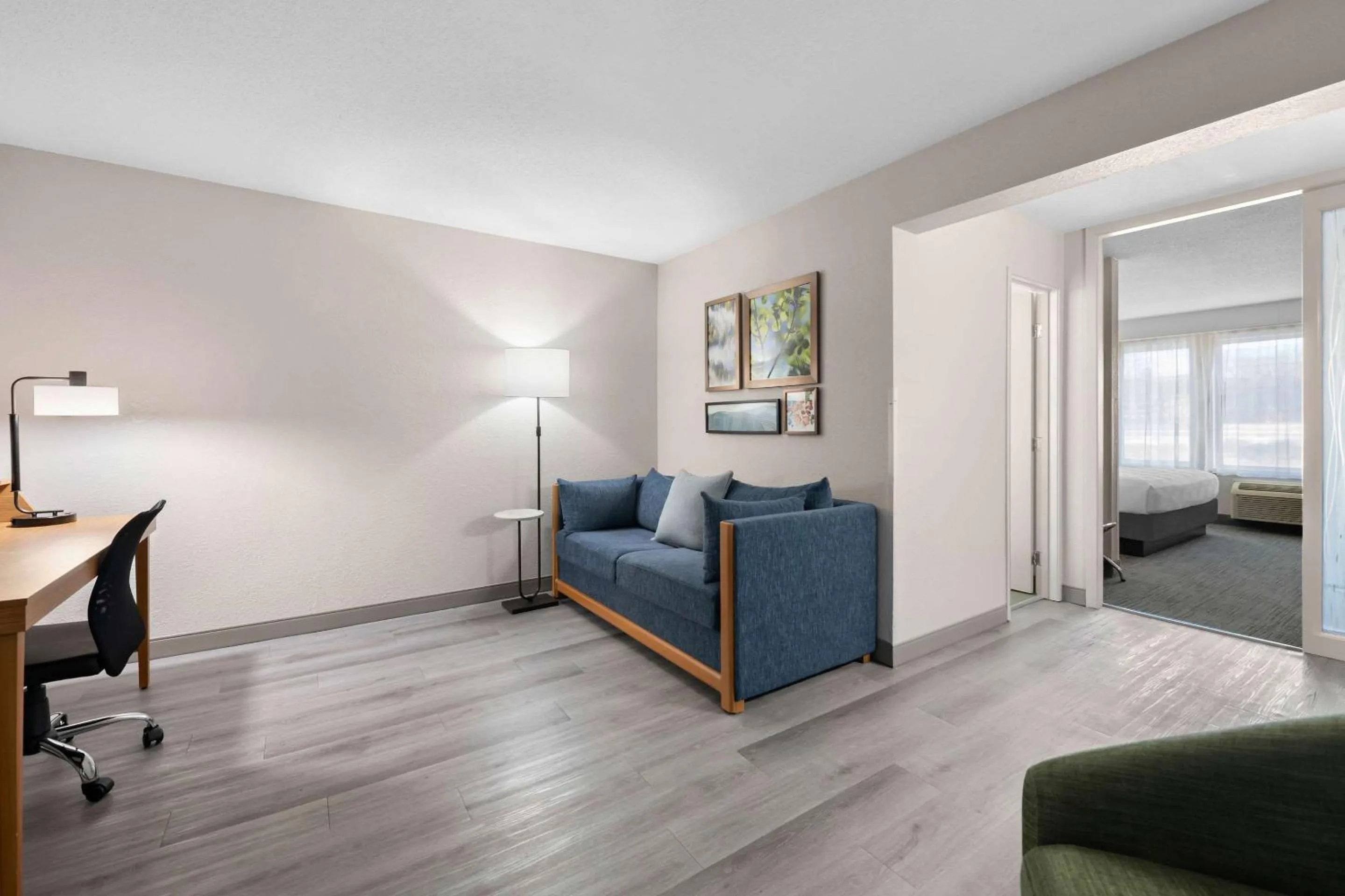 Bedroom in Country Inn & Suites by Radisson, Near The National Sports Center, Coon Rapids, MN