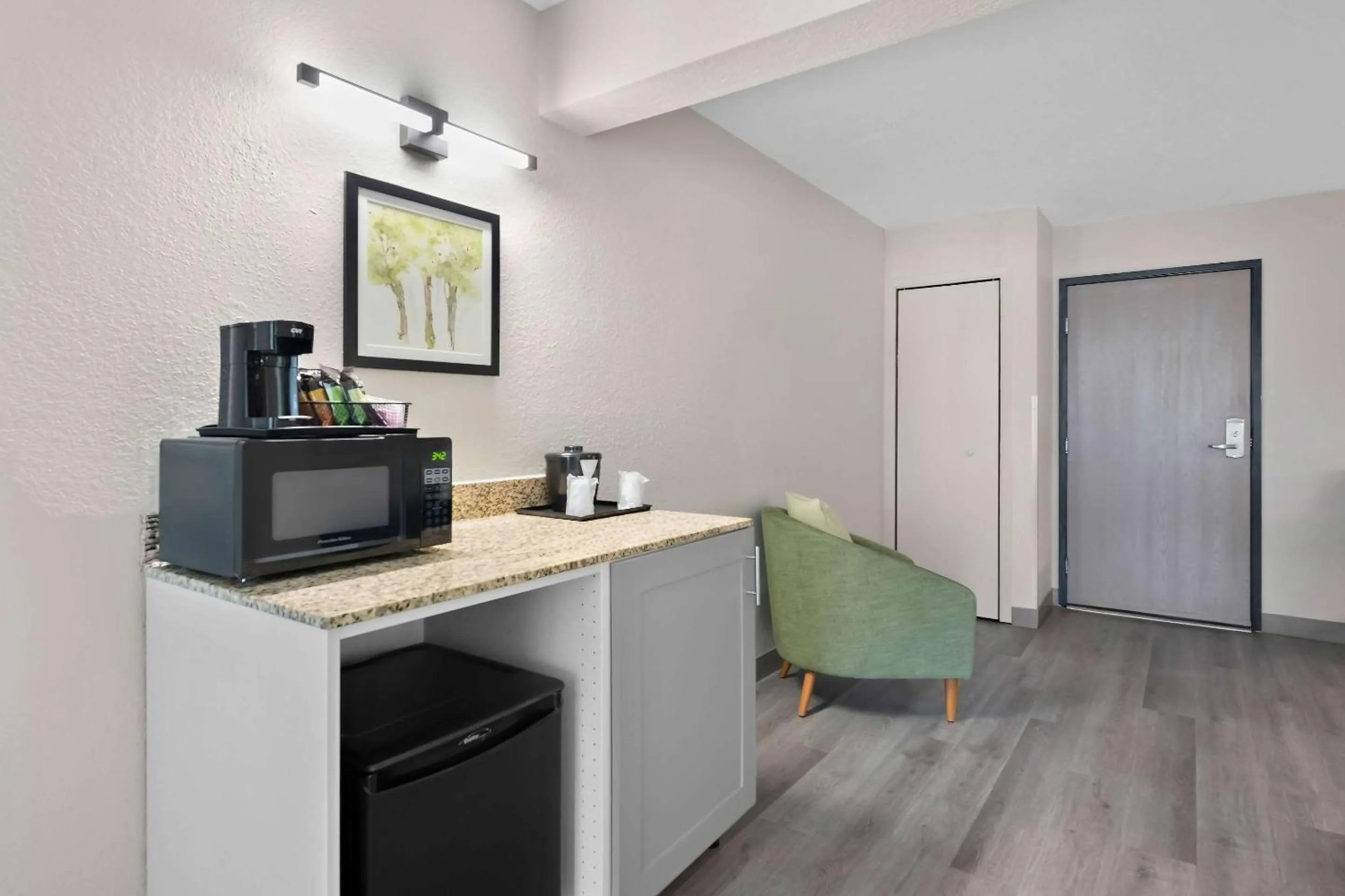 Bedroom in Country Inn & Suites by Radisson, Near The National Sports Center, Coon Rapids, MN