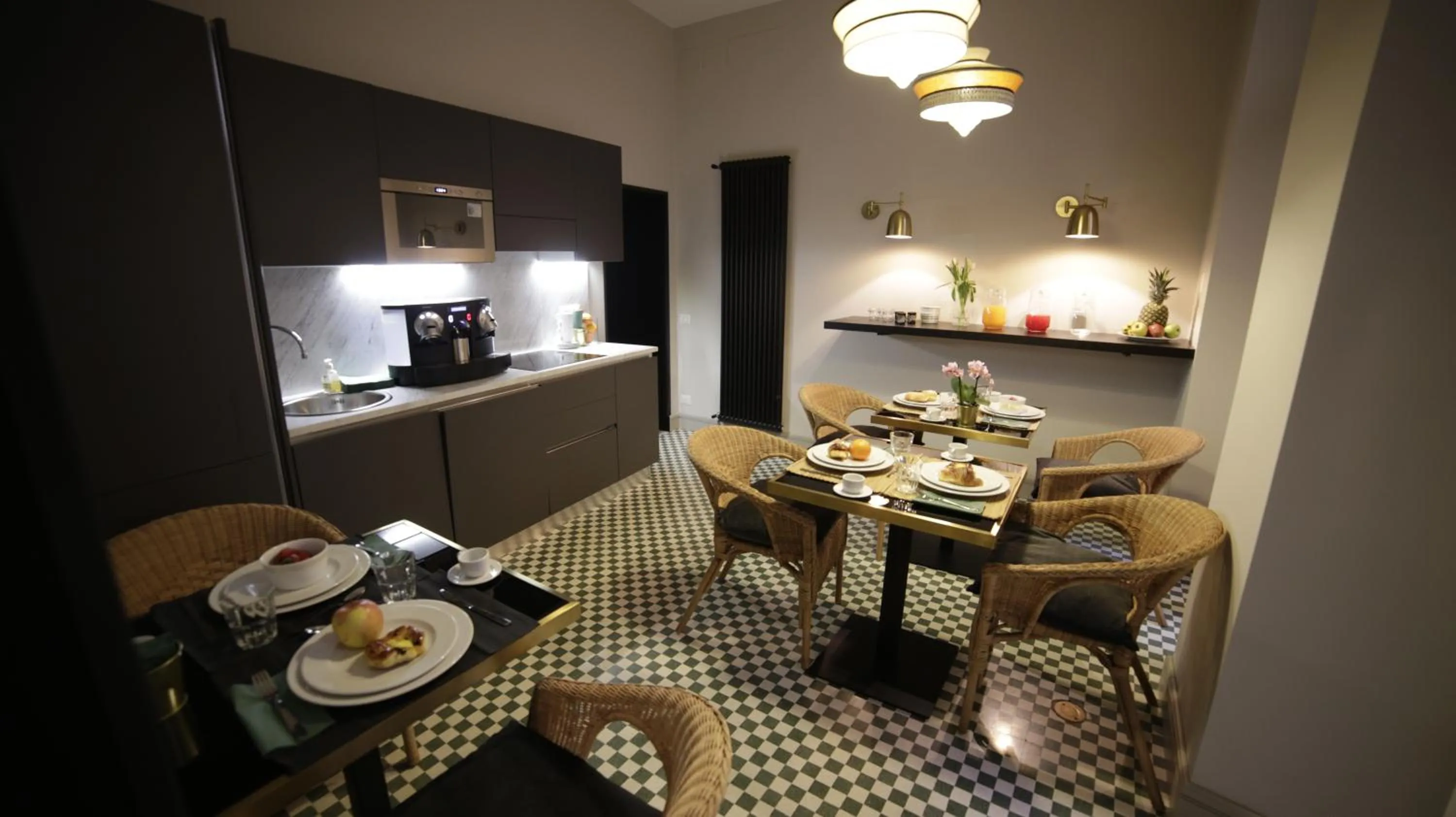 Communal kitchen in SuiteLifeTrevi