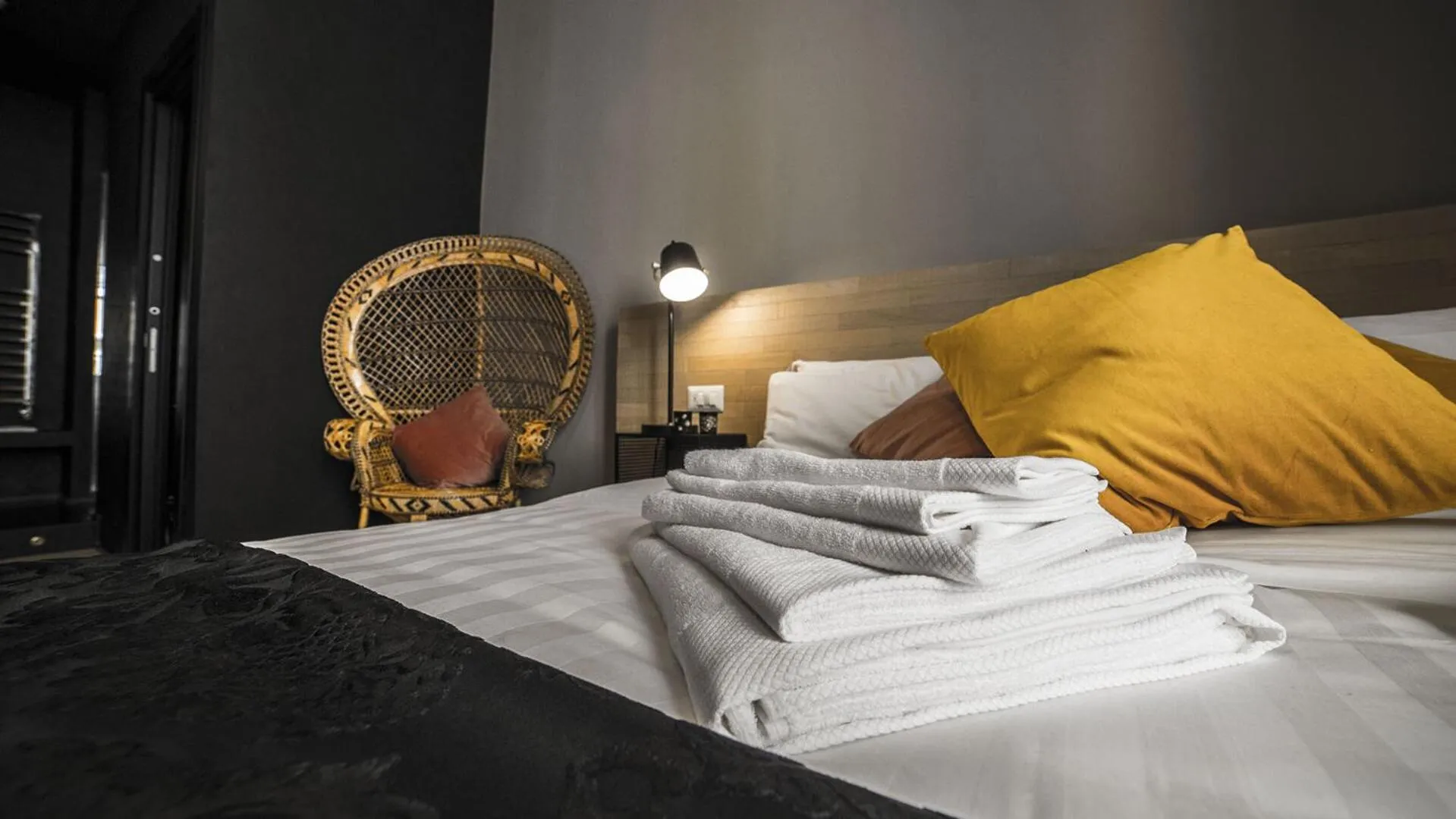 Bed in SuiteLifeTrevi