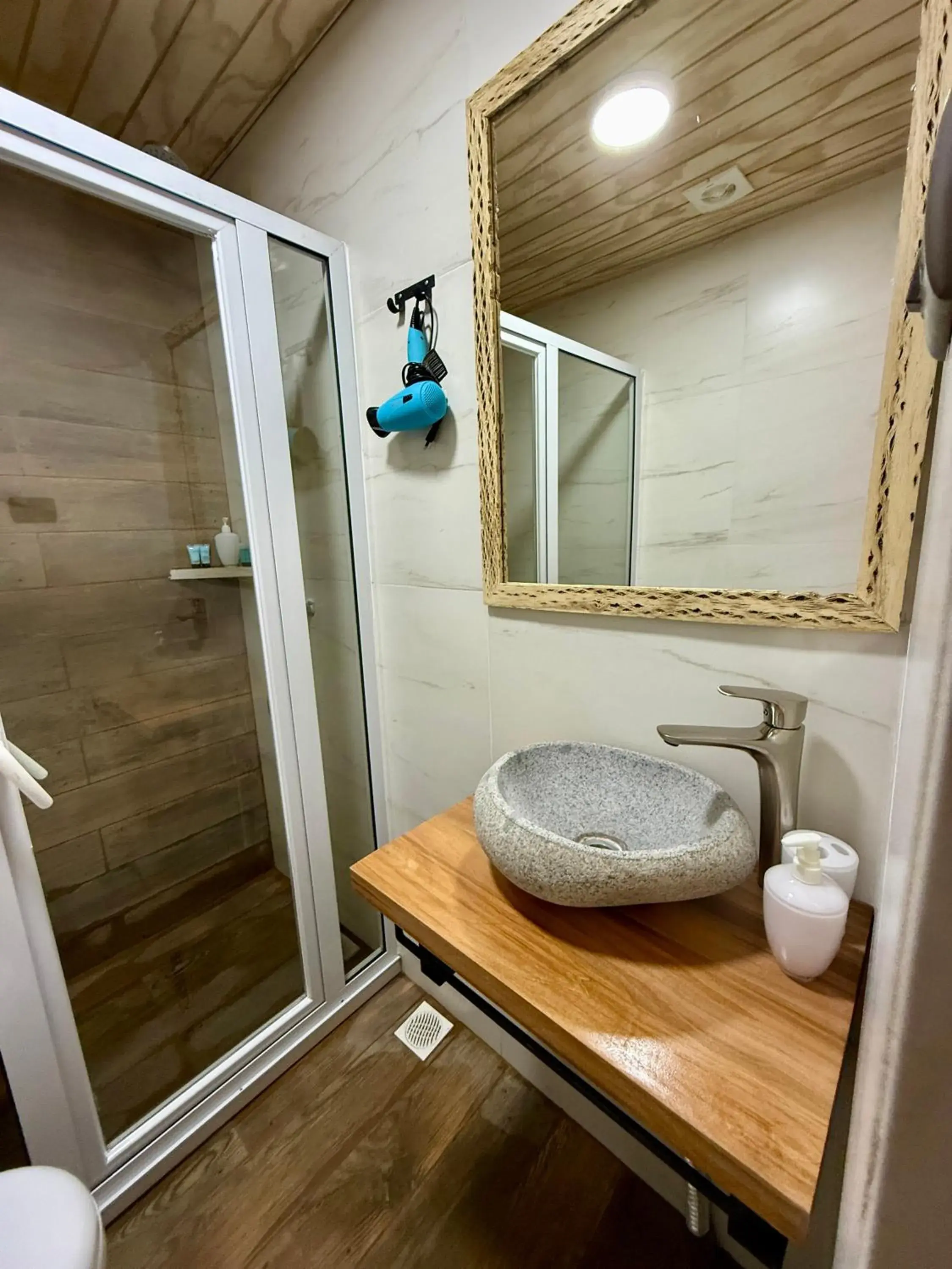 Shower in Hotel Jireh Shower in Hotel Jireh