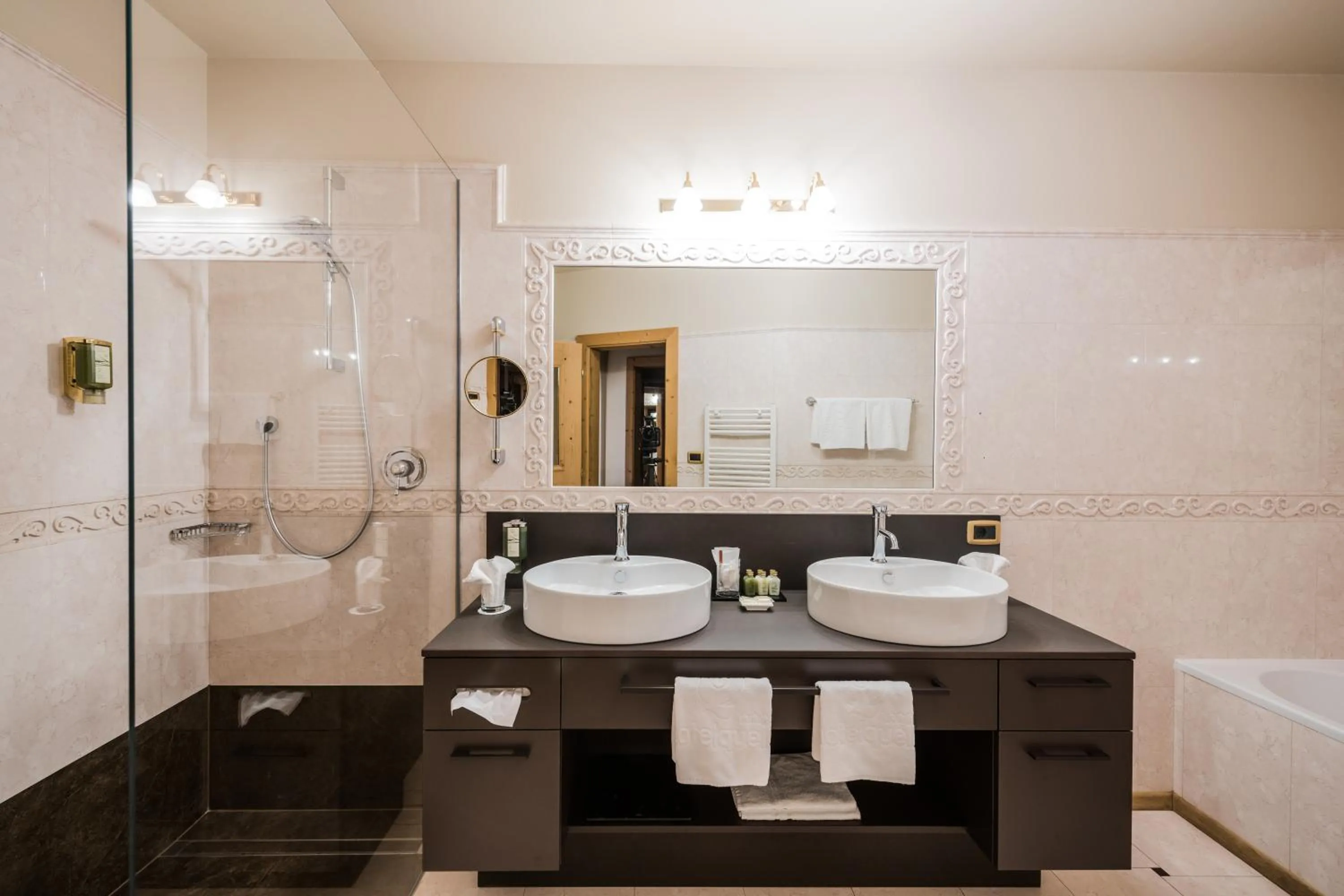 Bathroom in Hotel Quelle Nature Spa Resort