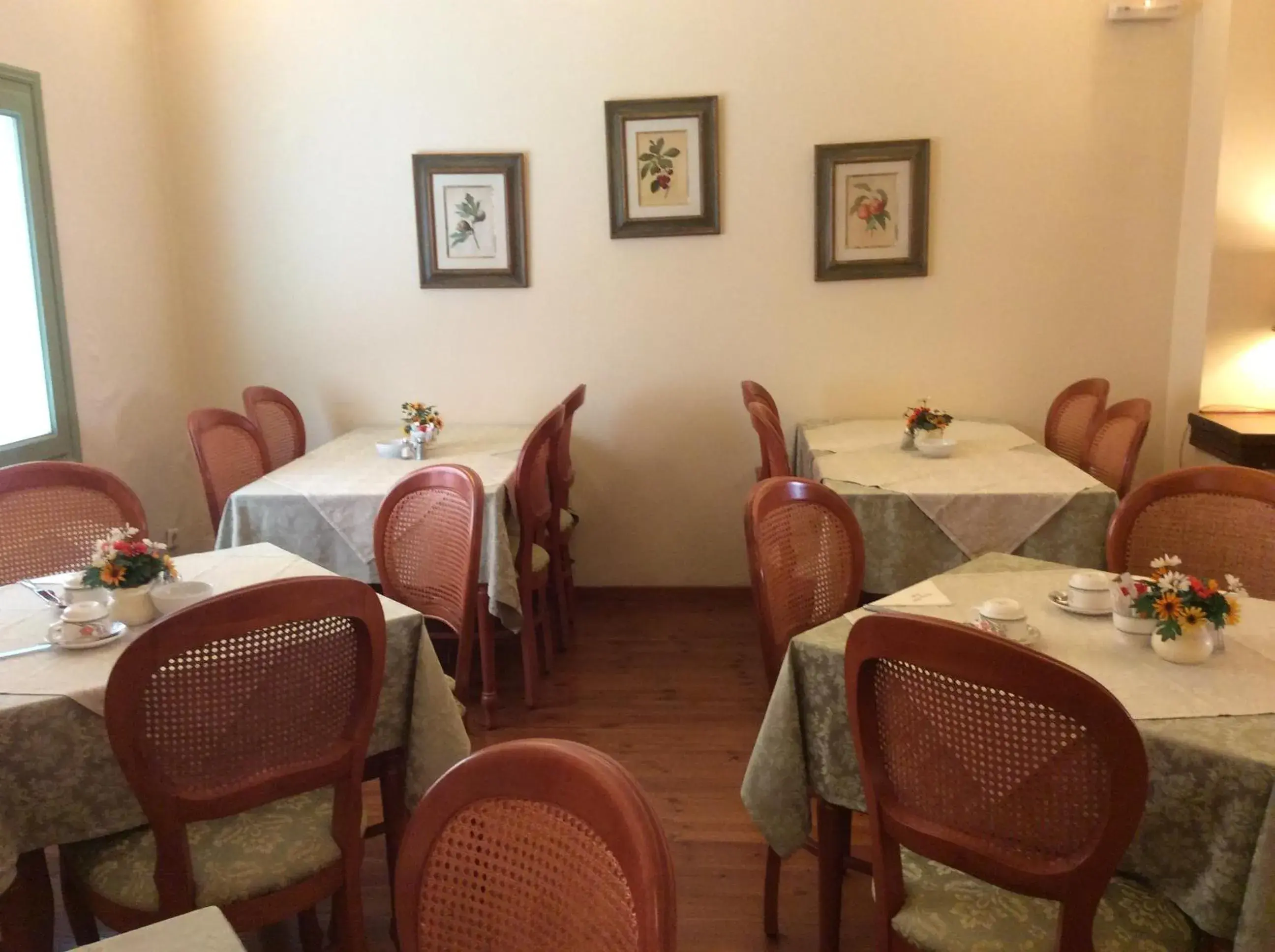 Restaurant/places to eat in Cavalieri Hotel Restaurant/places to eat in Cavalieri Hotel