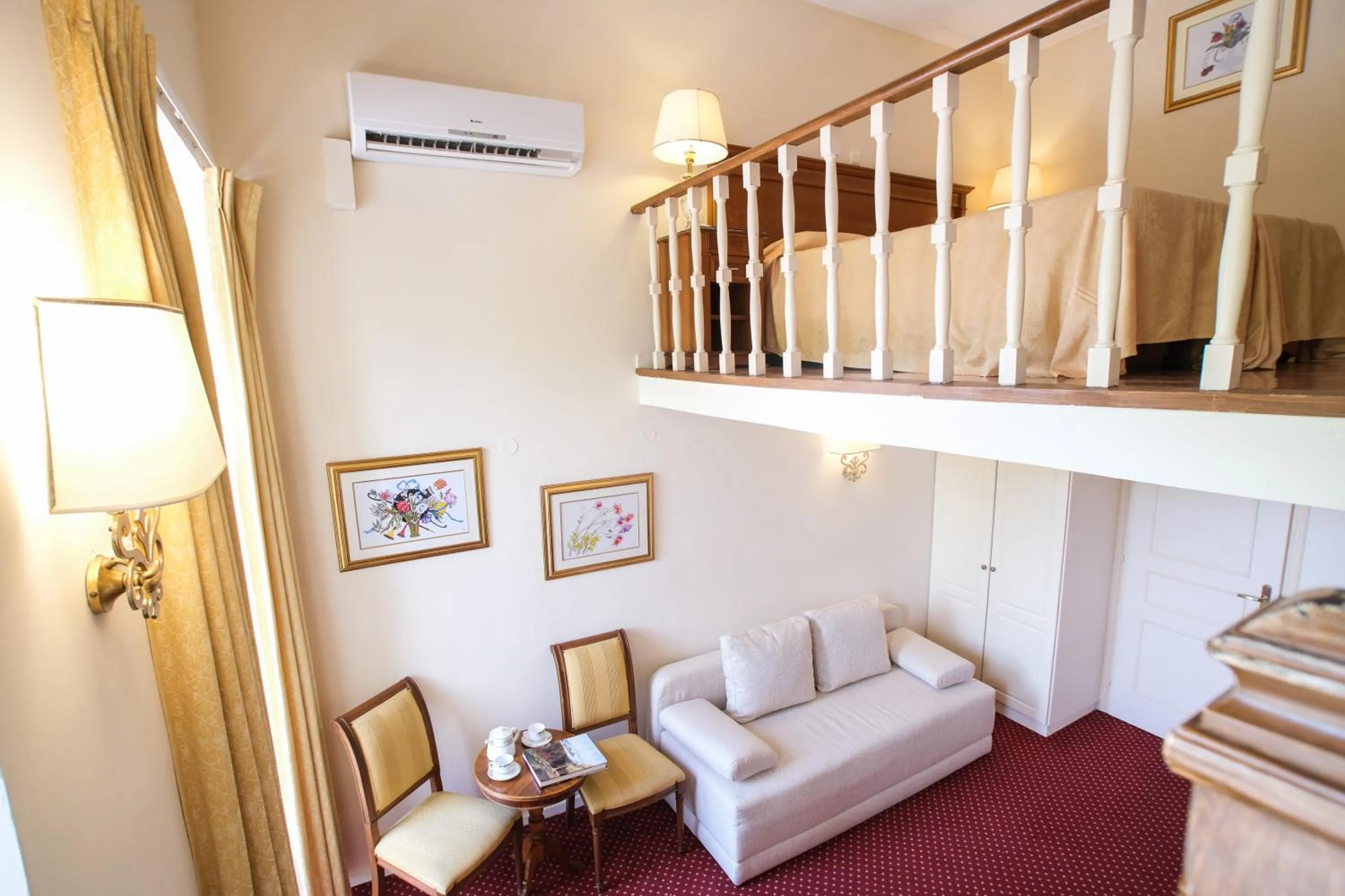 Photo of the whole room in Cavalieri Hotel