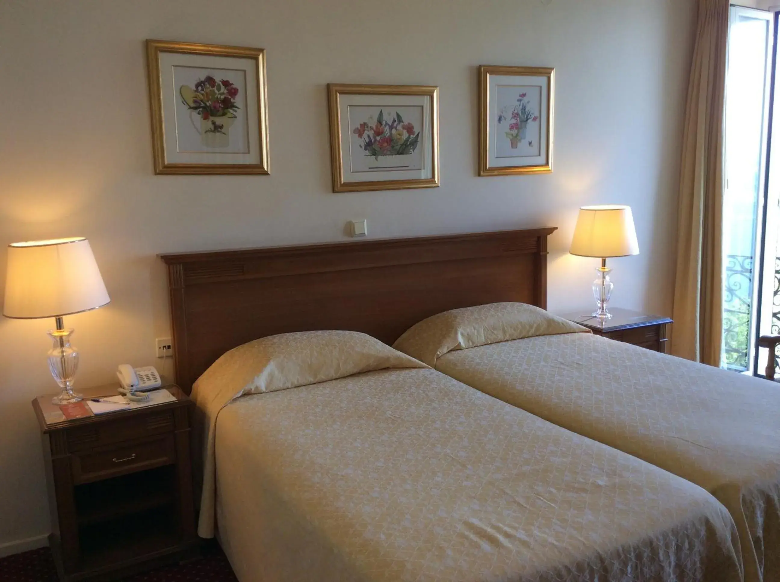 Bed in Cavalieri Hotel Bed in Cavalieri Hotel