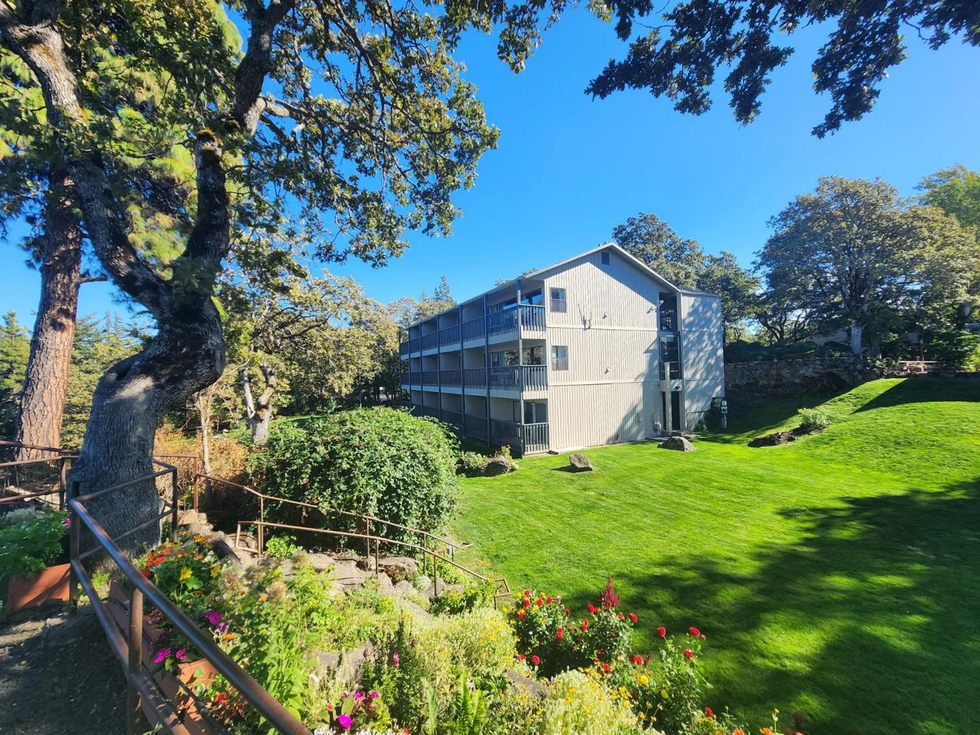 Property building in Westcliff Lodge