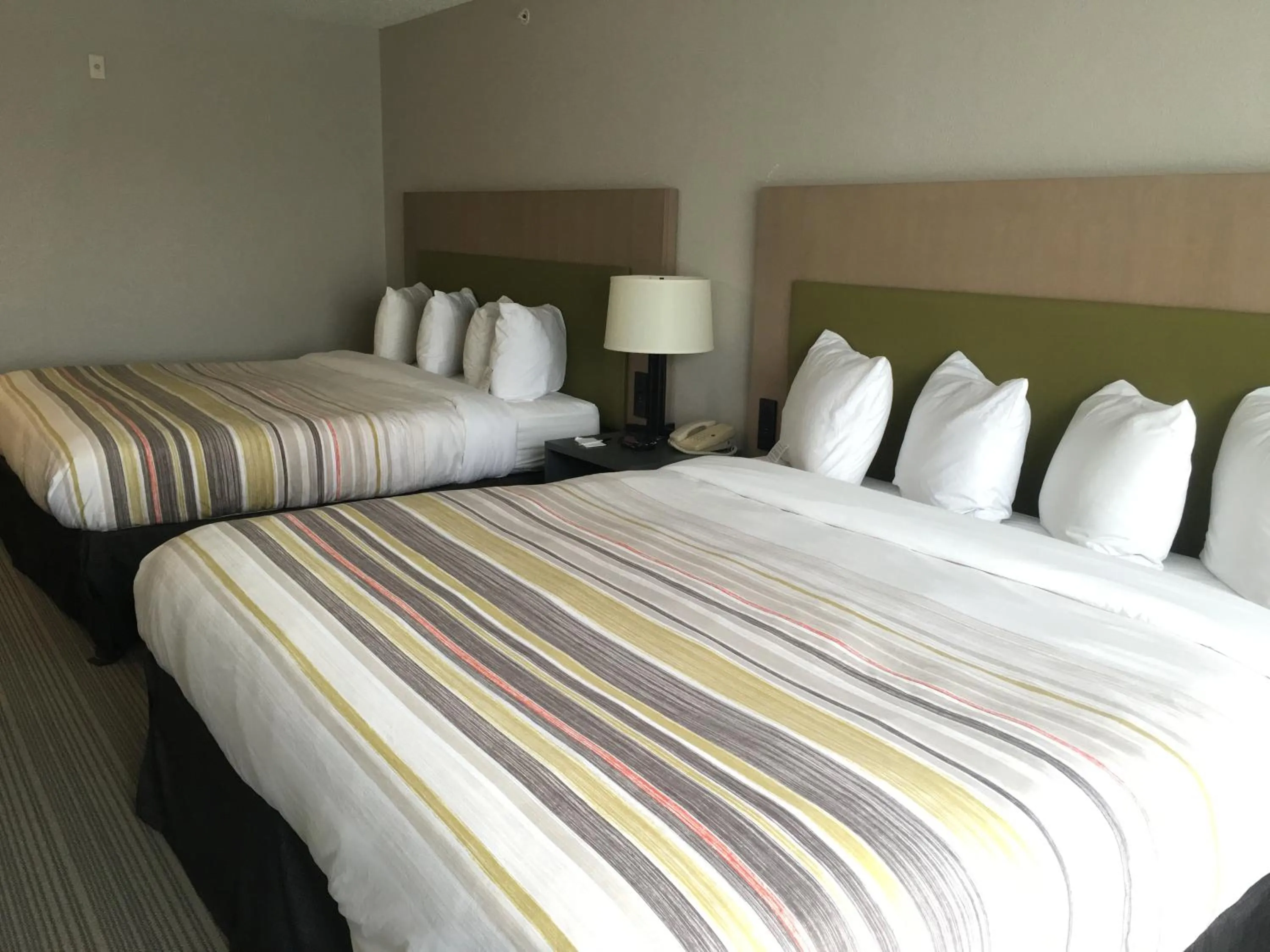 Bed in Country Inn & Suites by Radisson, Camp Springs Andrews Air Force Base , MD