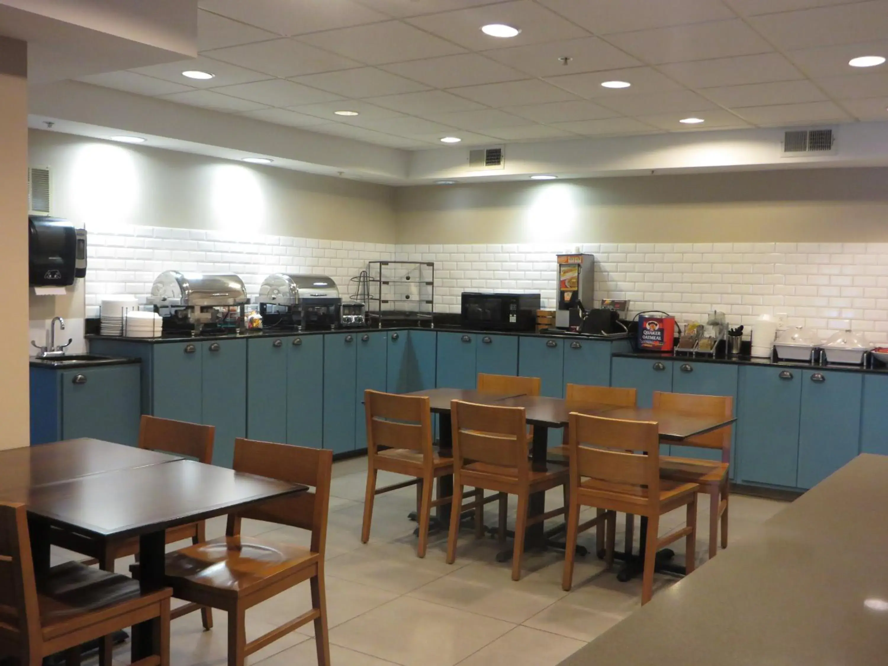 Restaurant/places to eat in Country Inn & Suites by Radisson, Camp Springs Andrews Air Force Base , MD Restaurant/places to eat in Country Inn & Suites by Radisson, Camp Springs Andrews Air Force Base , MD