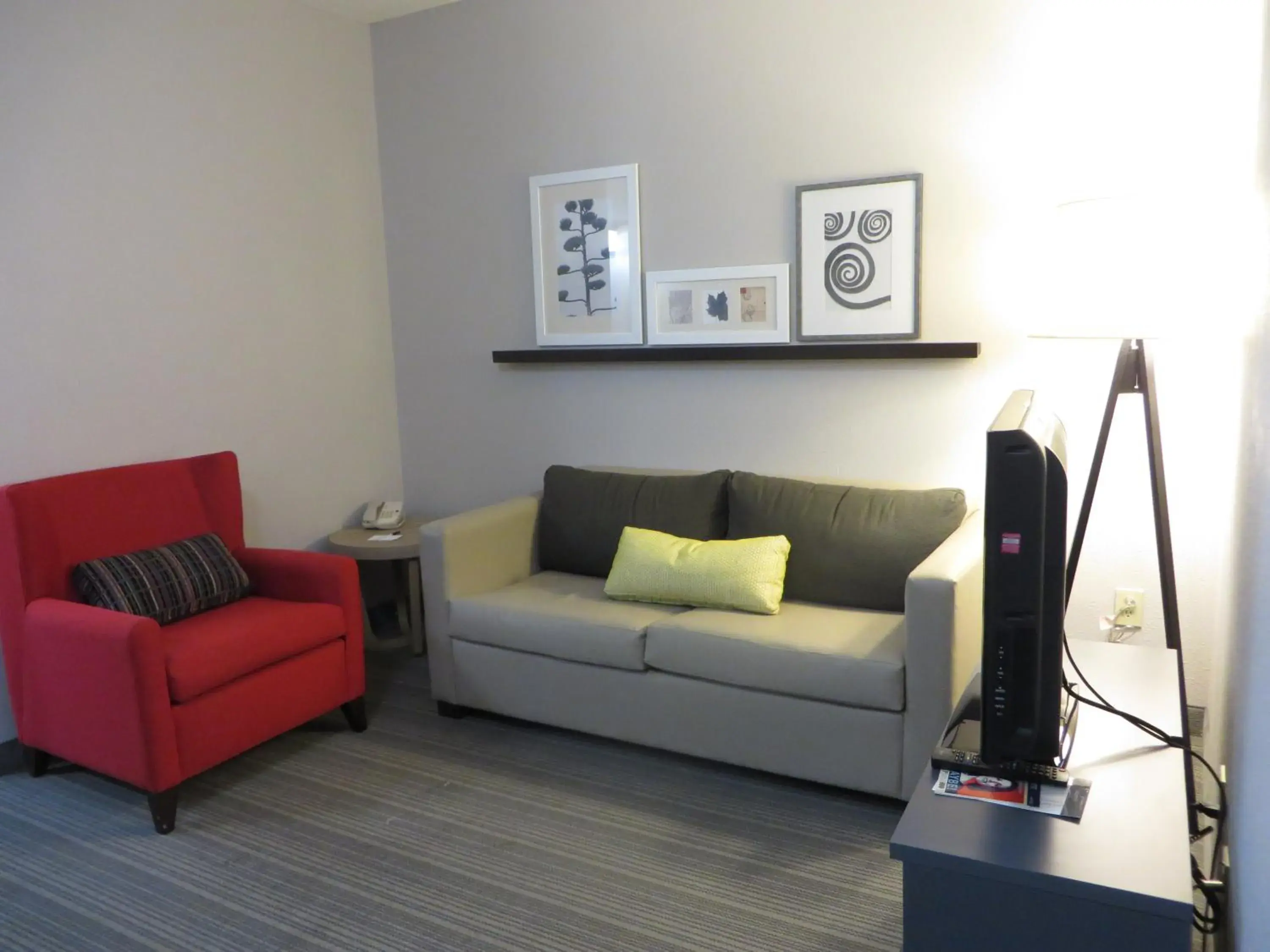 Living room in Country Inn & Suites by Radisson, Camp Springs Andrews Air Force Base , MD Living room in Country Inn & Suites by Radisson, Camp Springs Andrews Air Force Base , MD