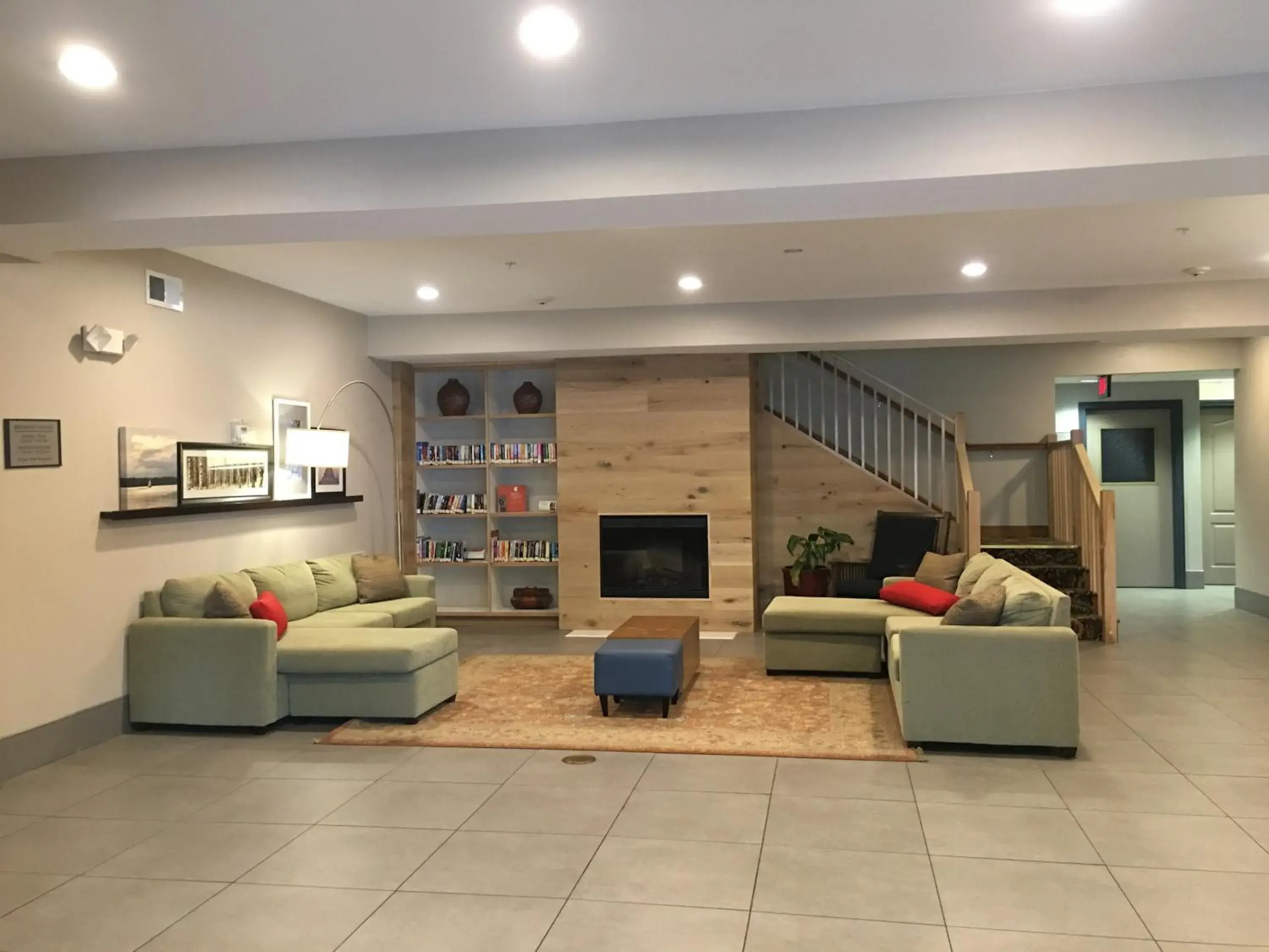 Lobby or reception in Country Inn & Suites by Radisson, Camp Springs Andrews Air Force Base , MD Lobby or reception in Country Inn & Suites by Radisson, Camp Springs Andrews Air Force Base , MD