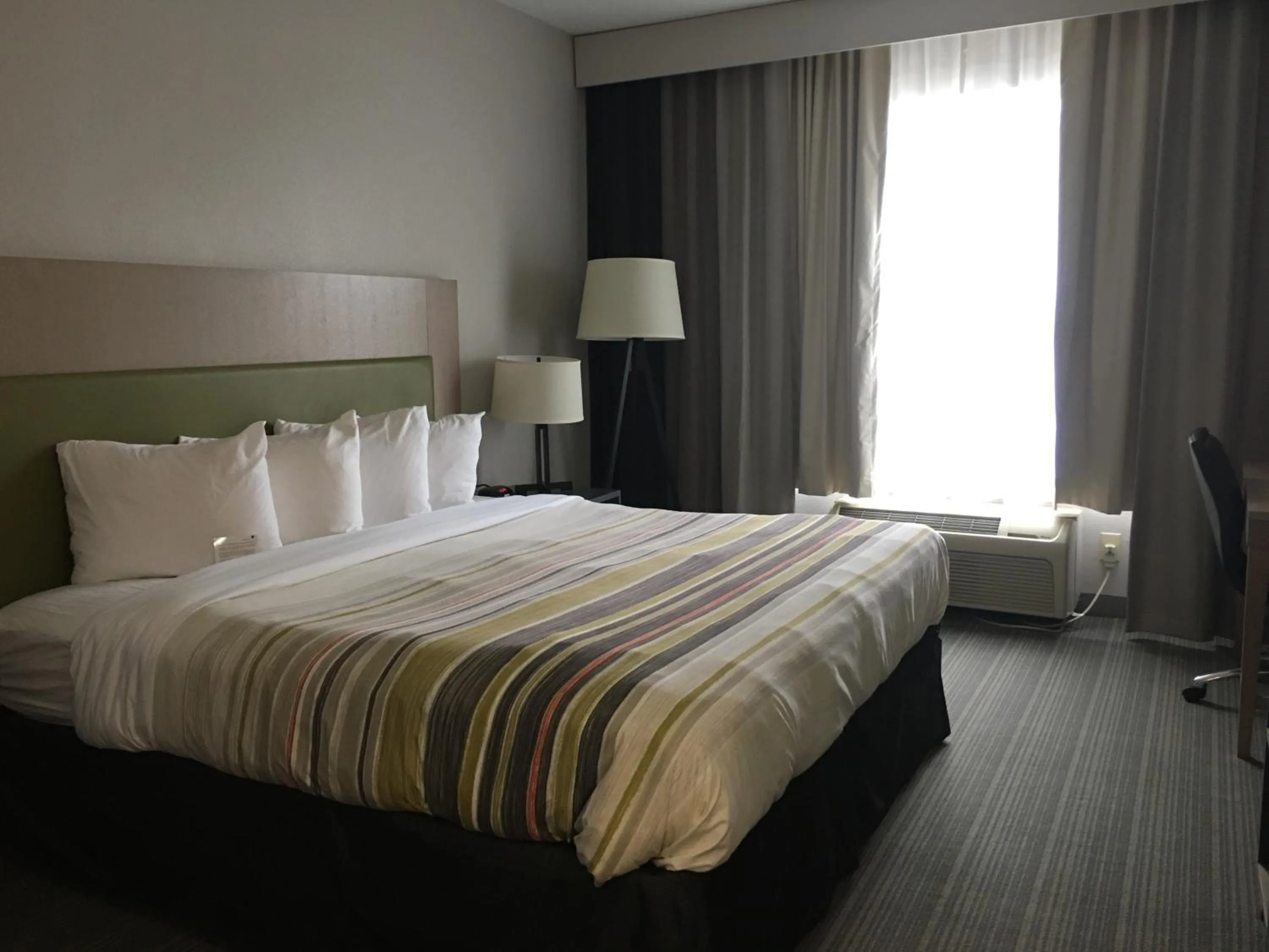 Photo of the whole room, Bed in Country Inn & Suites by Radisson, Camp Springs Andrews Air Force Base , MD