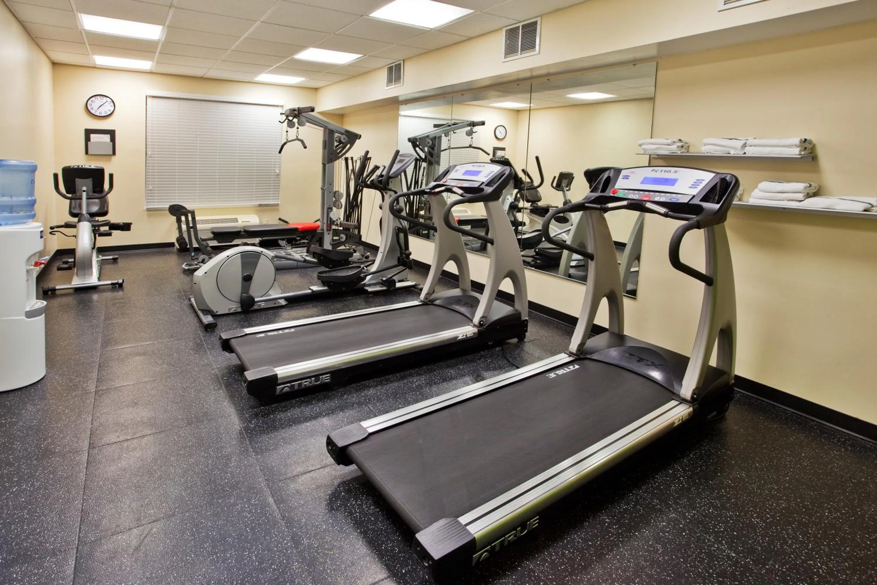 Fitness centre/facilities in Country Inn & Suites by Radisson, Camp Springs Andrews Air Force Base , MD