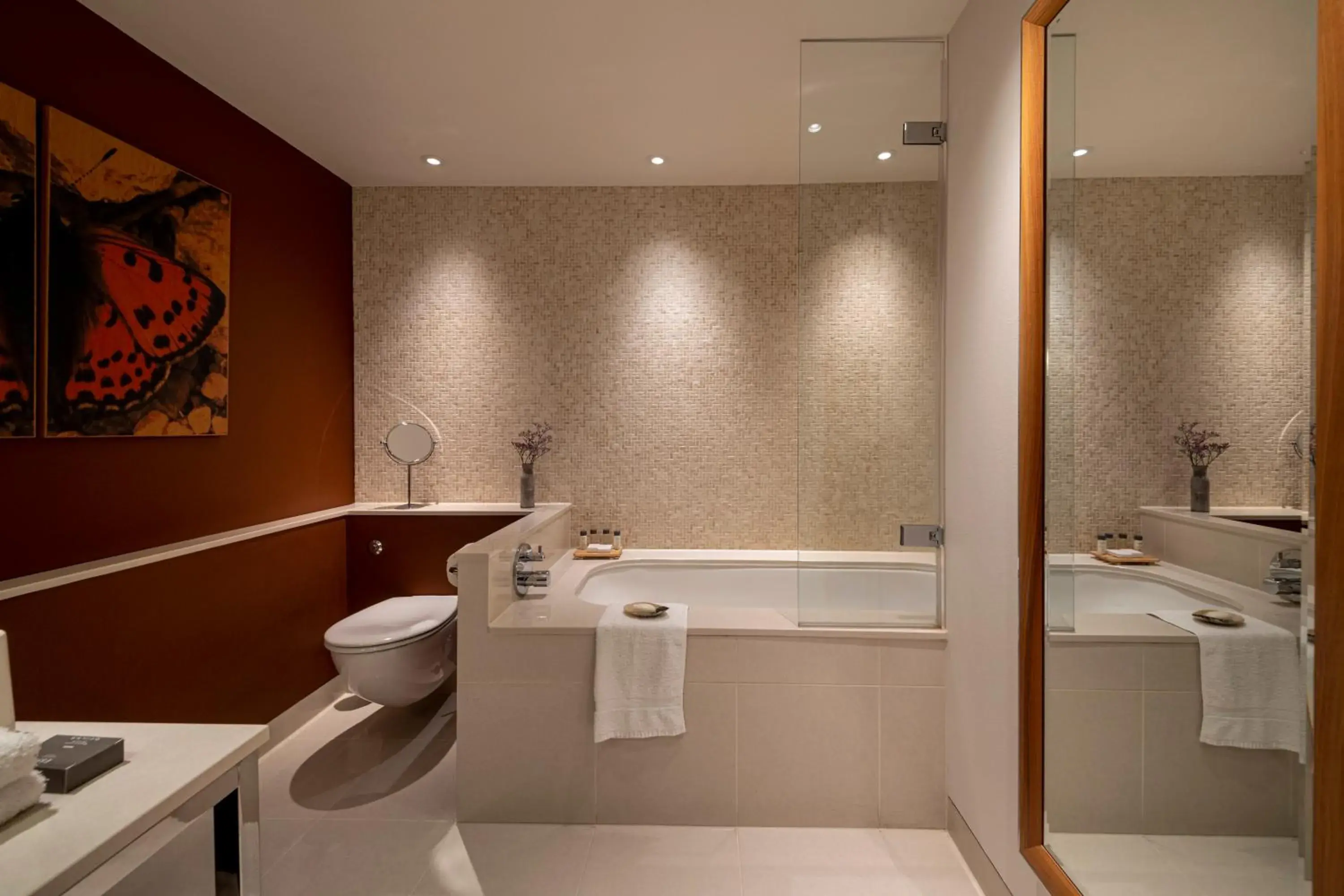 Deluxe Twin West Wing in The Grove Deluxe Twin West Wing in The Grove