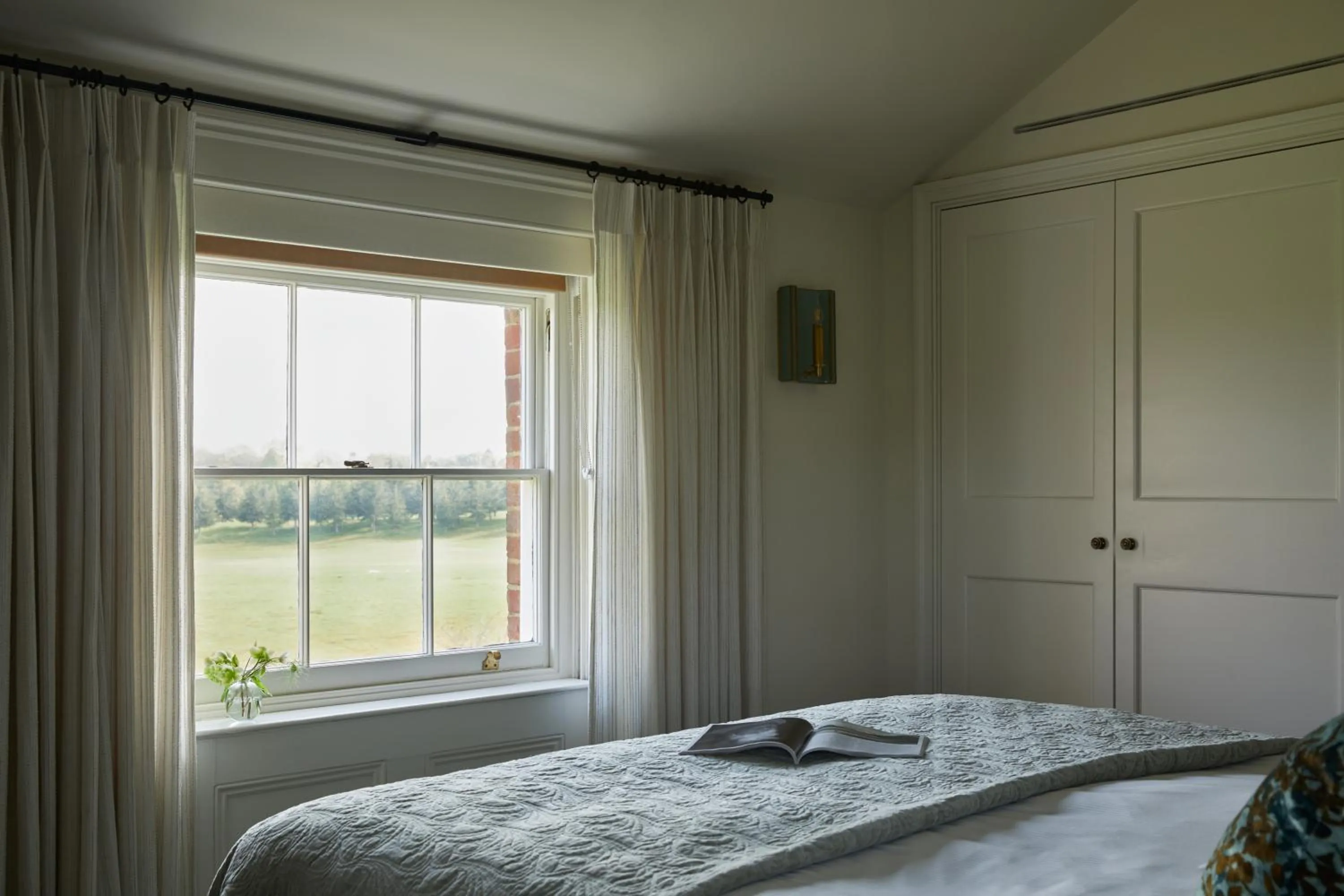 Bedroom, Bed in The Grove