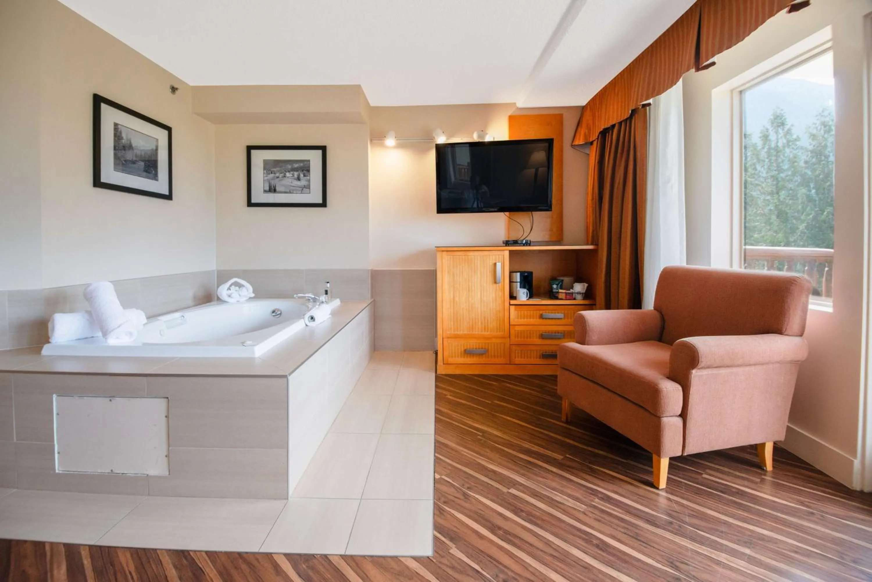 Photo of the whole room in Coast Hillcrest Hotel