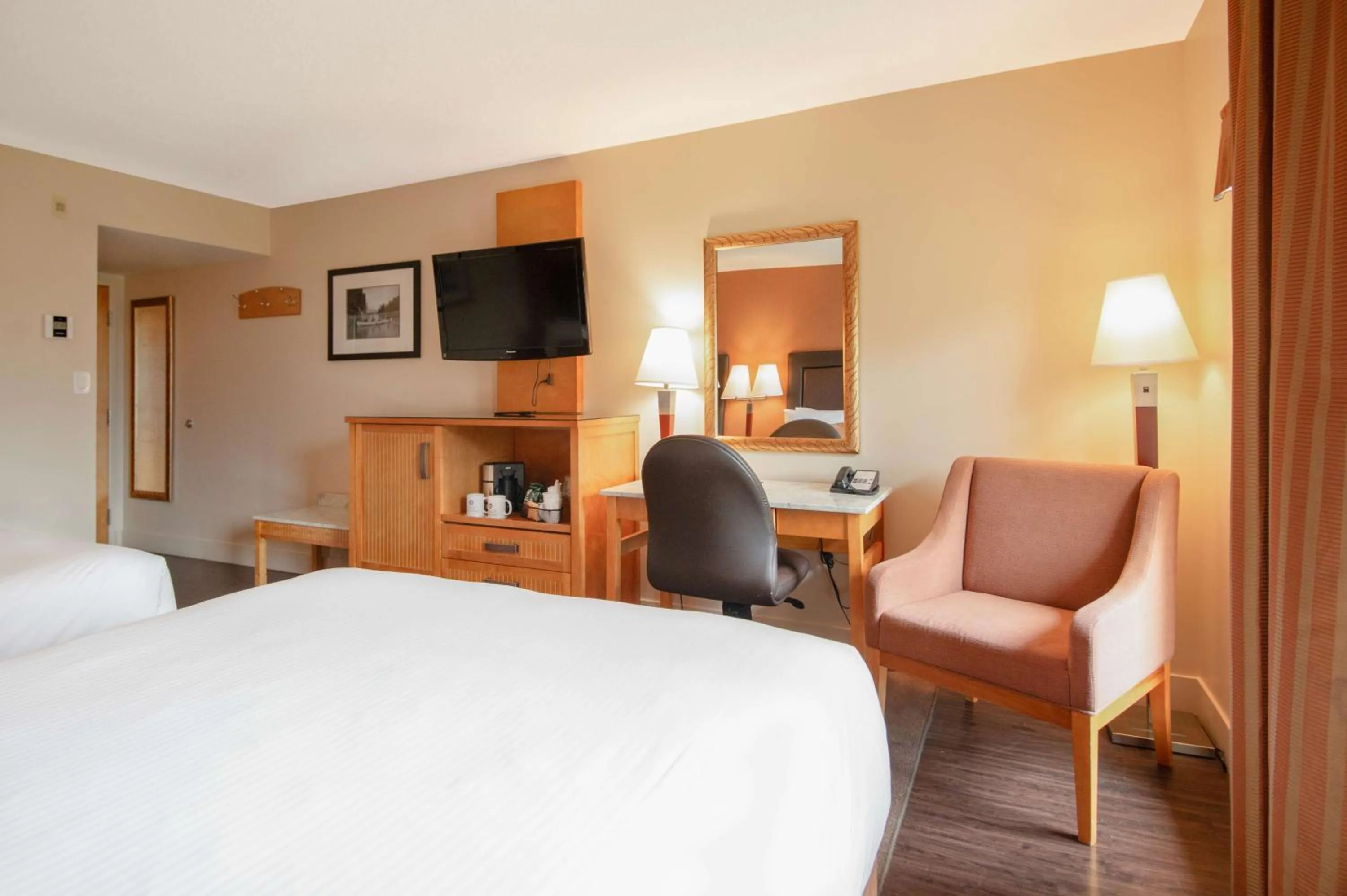 Other, Bed in Coast Hillcrest Hotel