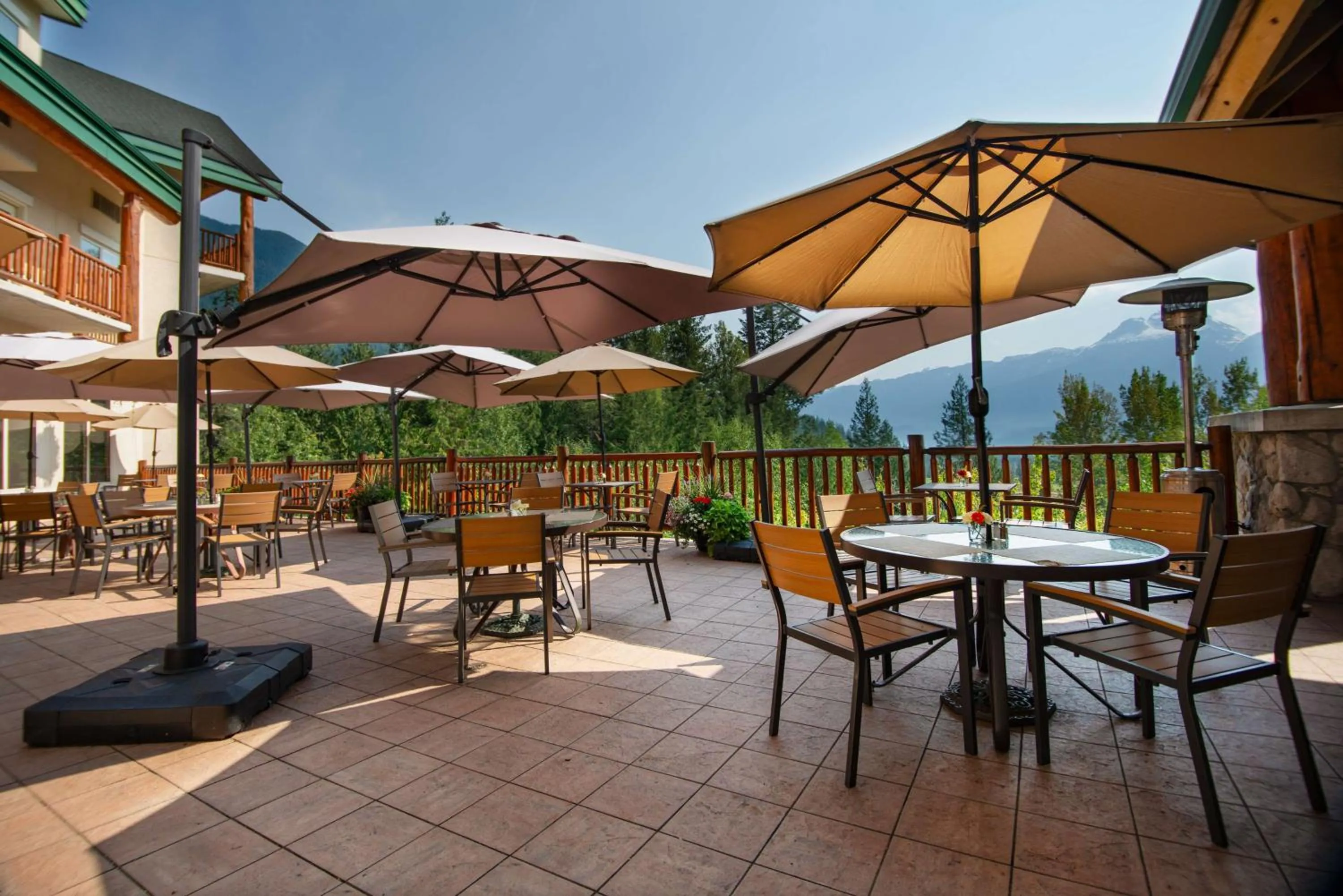 Lounge or bar in Coast Hillcrest Hotel