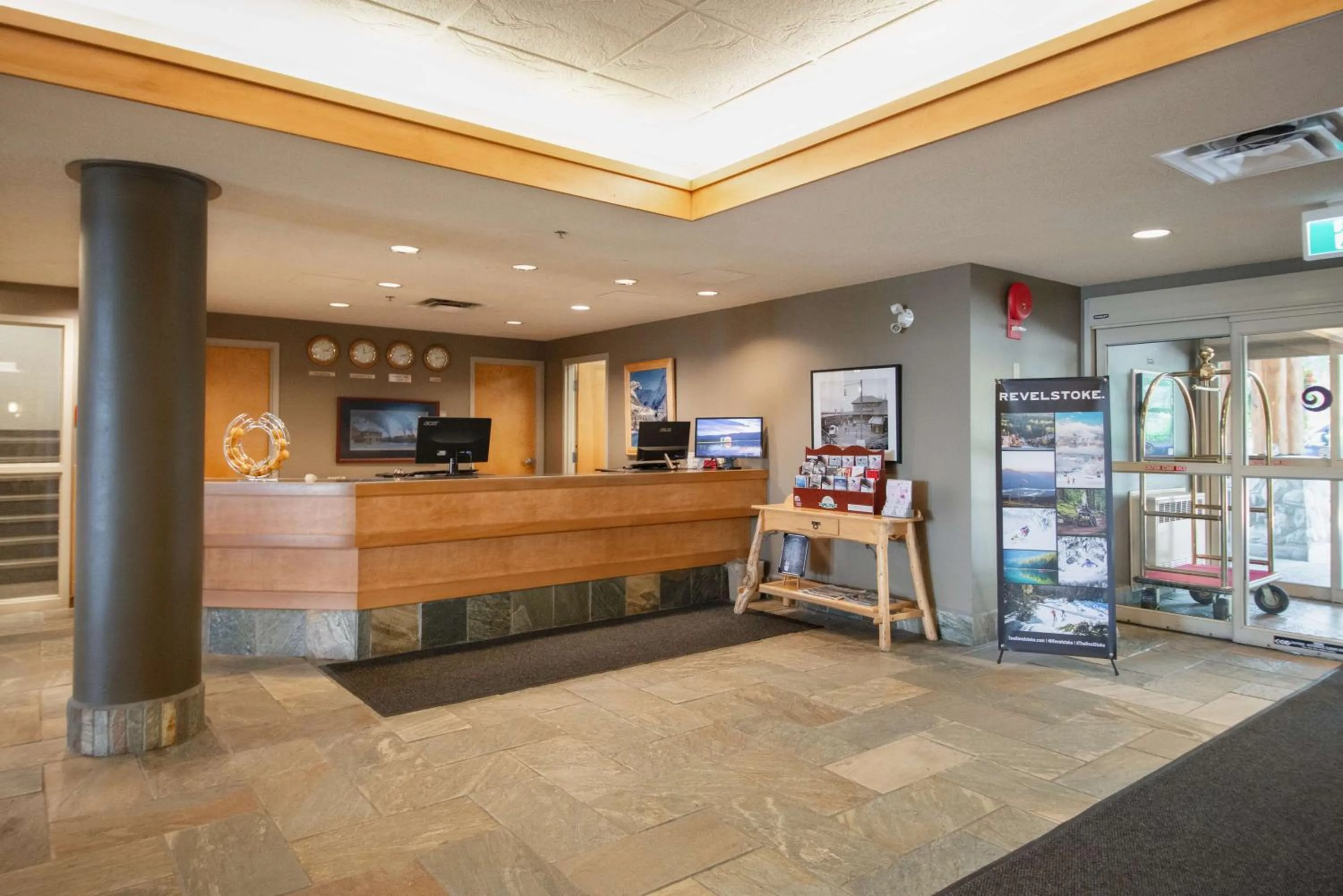 Lobby or reception in Coast Hillcrest Hotel