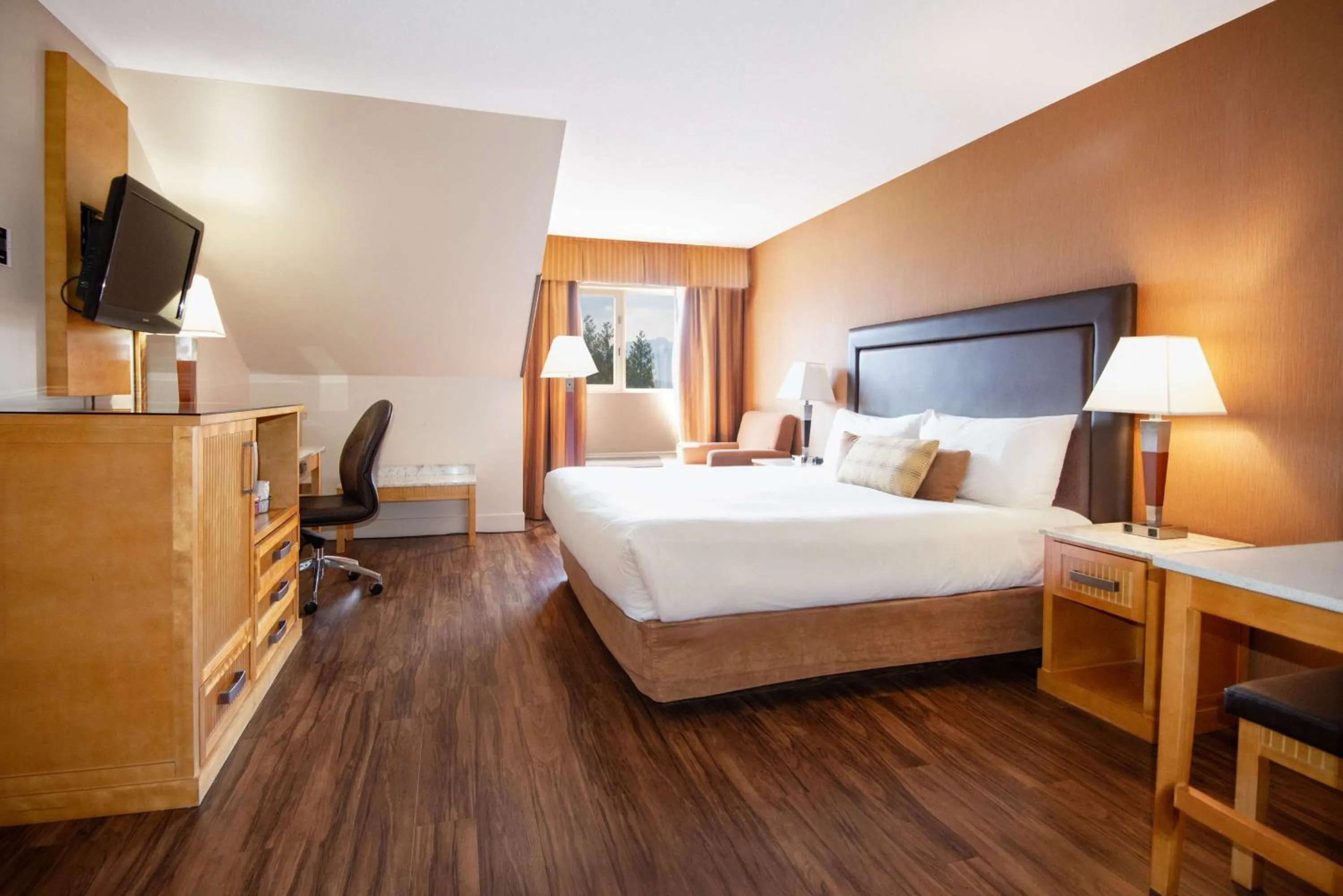 Bedroom, Bed in Coast Hillcrest Hotel