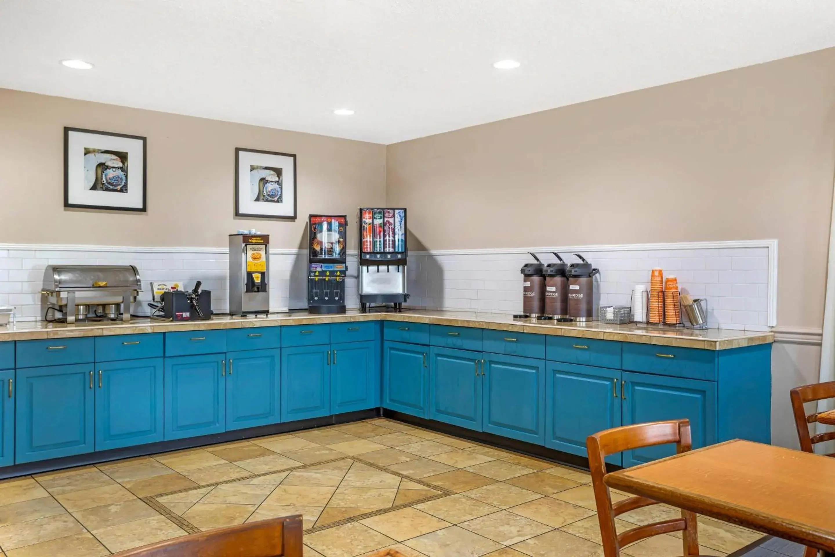 Breakfast in Country Inn & Suites by Radisson, Jacksonville - Orange Park Breakfast in Country Inn & Suites by Radisson, Jacksonville - Orange Park