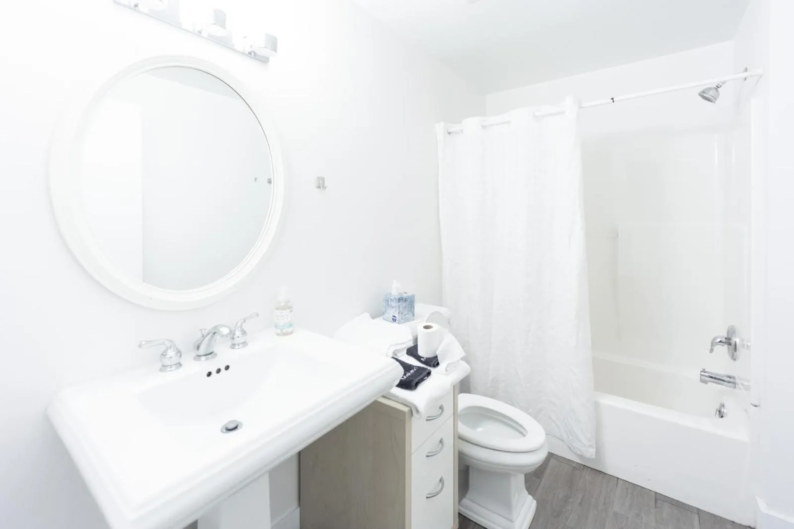 Bathroom in Canalside Inn