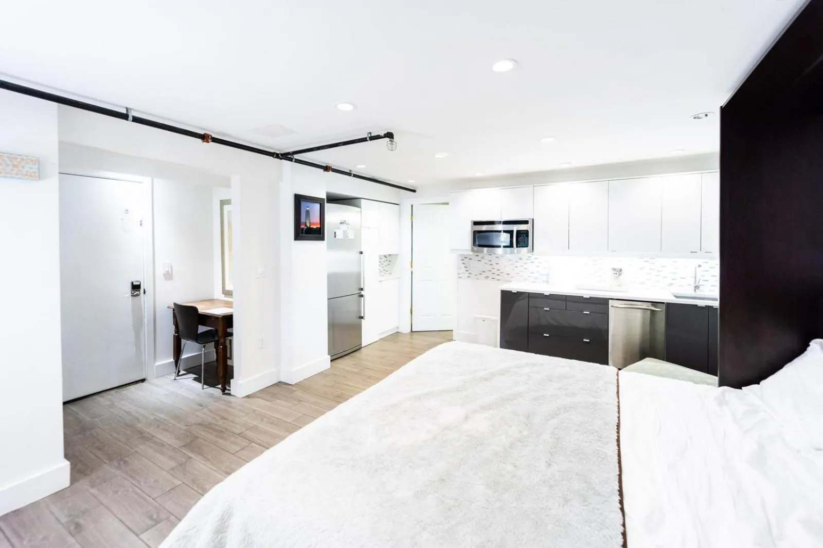 Kitchen or kitchenette, Bed in Canalside Inn