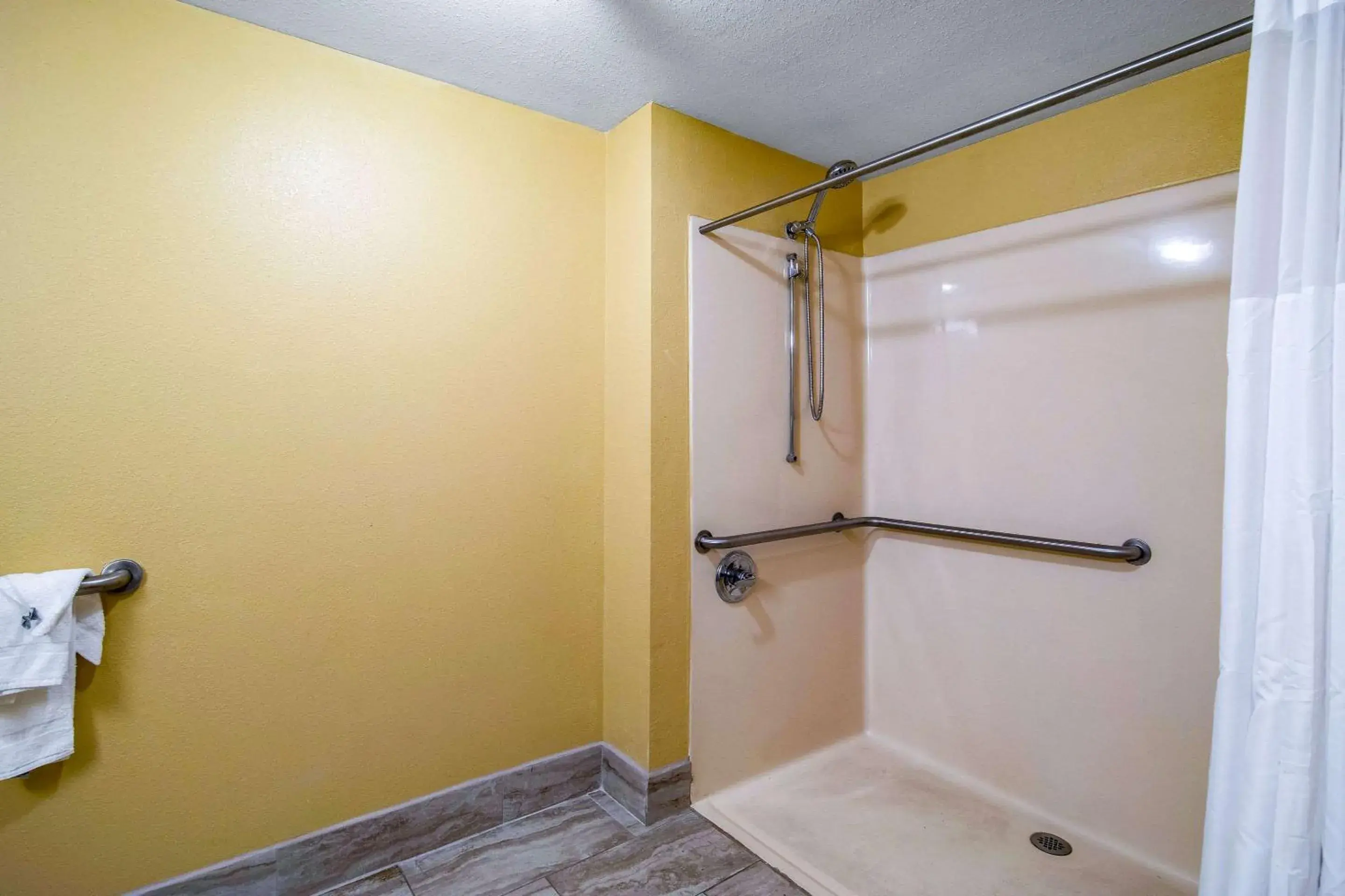 Bedroom in Quality Inn West Columbia - Cayce Bedroom in Quality Inn West Columbia - Cayce