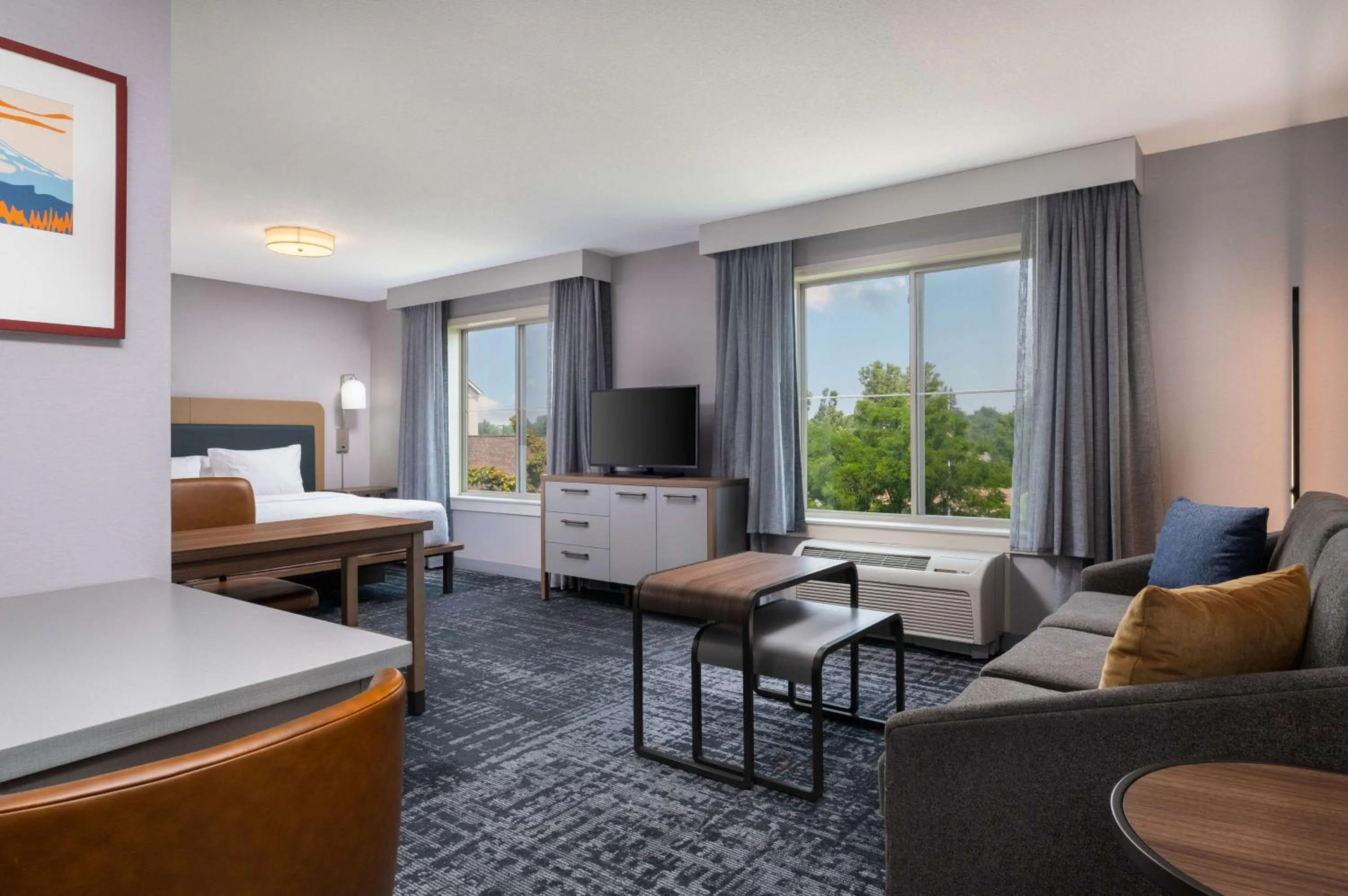 Living room, Bed in Homewood Suites Medford