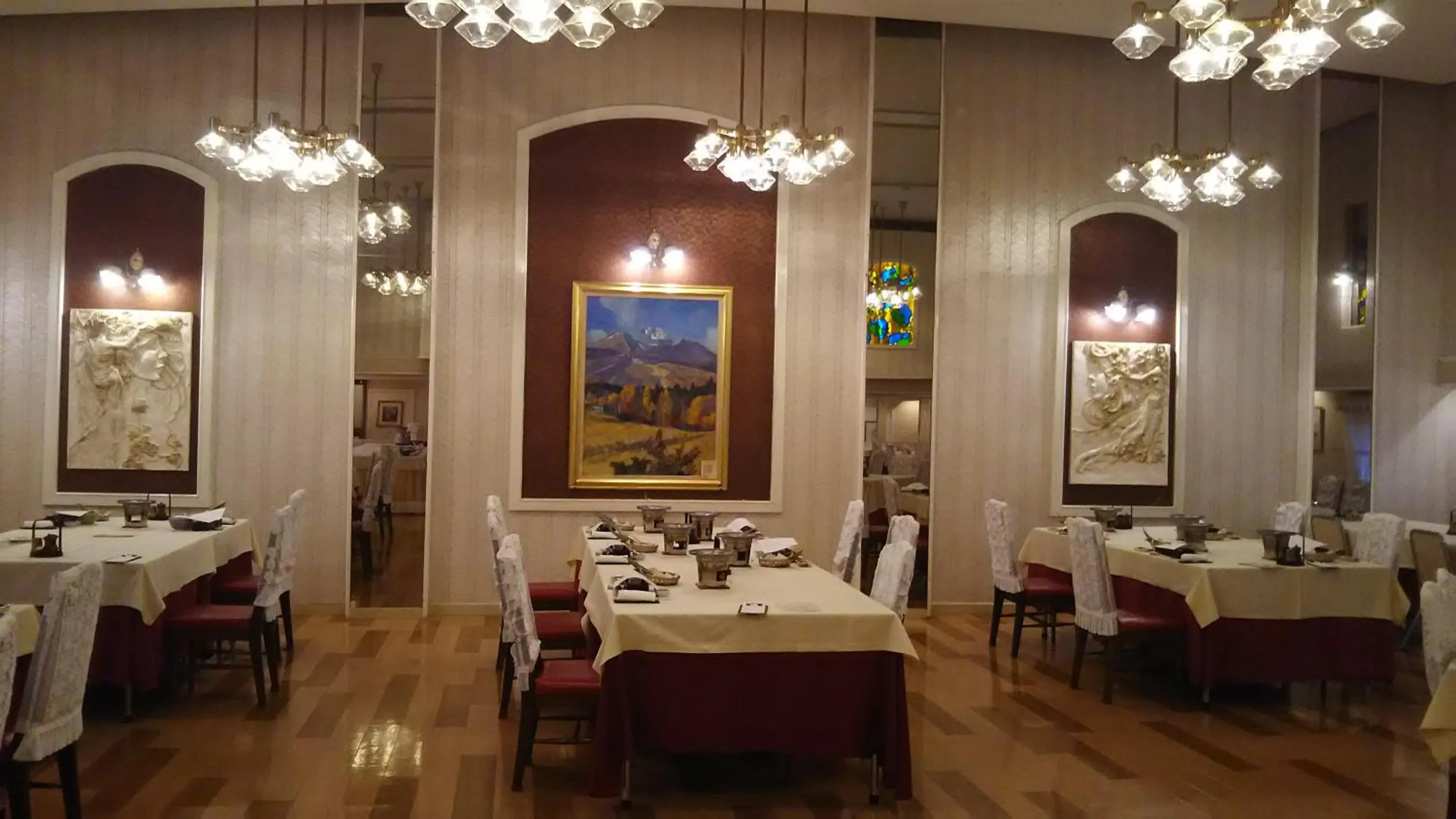 Restaurant/places to eat in Akakura Hotel