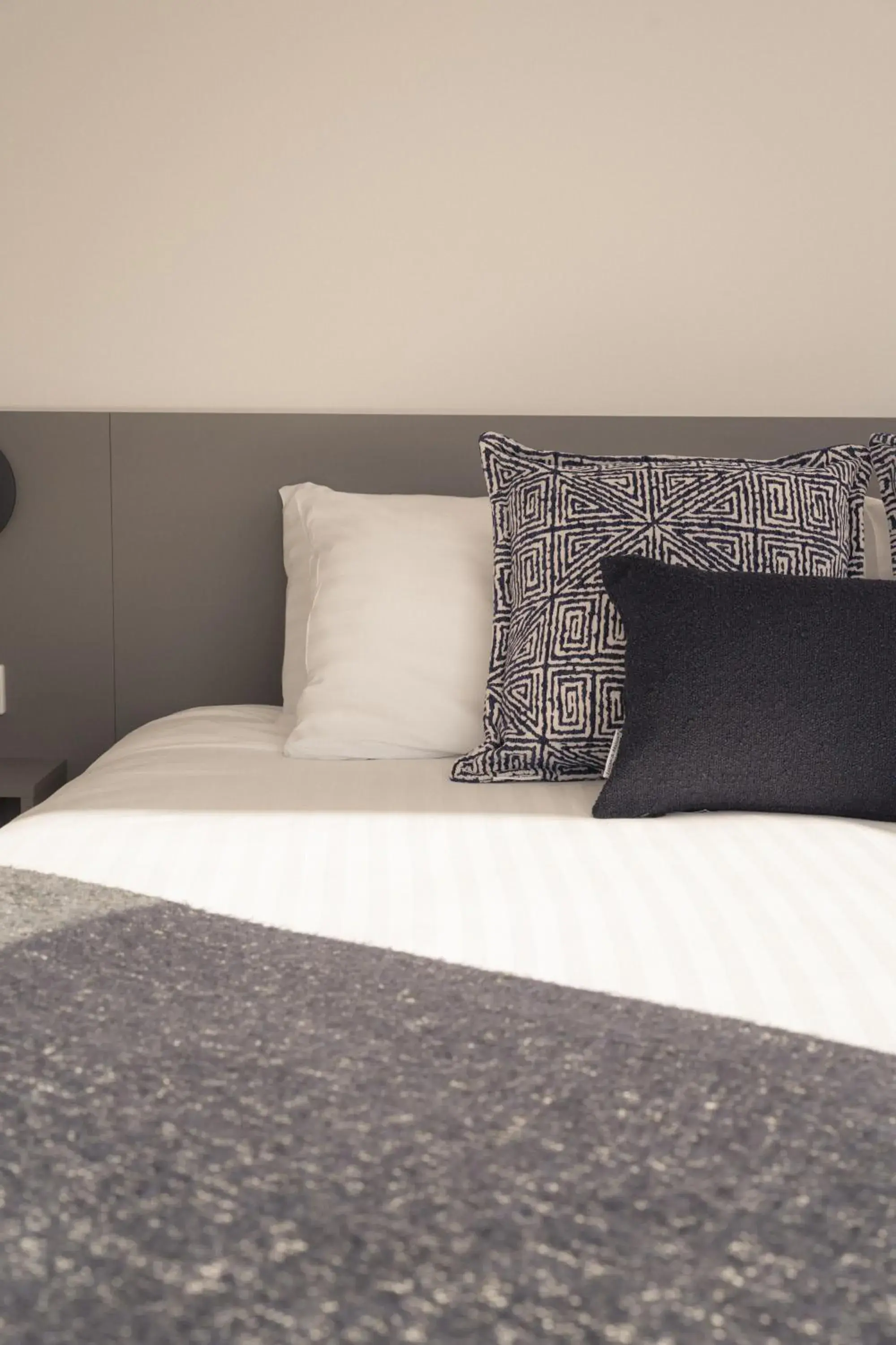 Bed in 429 Apartments & Suites Bed in 429 Apartments & Suites