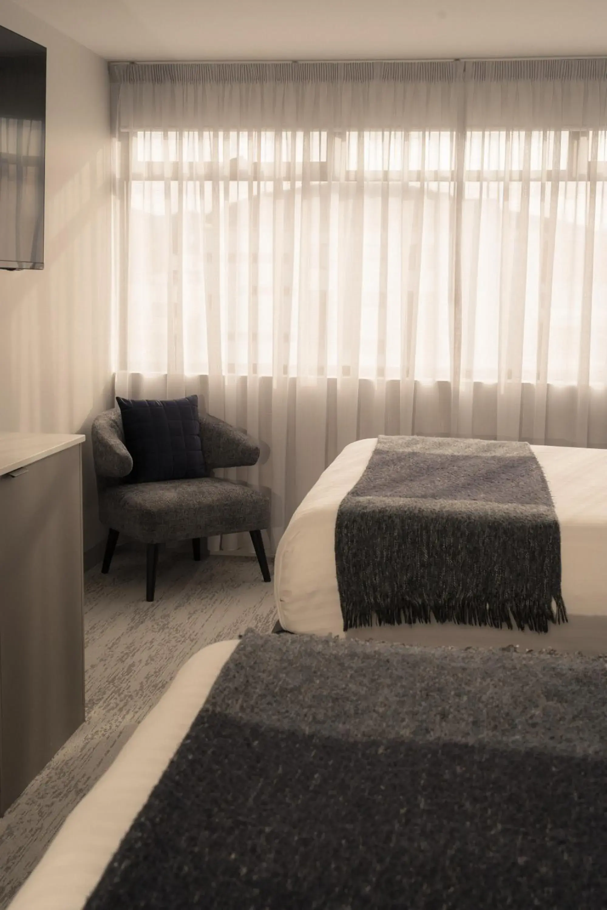 Bed in 429 Apartments & Suites Bed in 429 Apartments & Suites