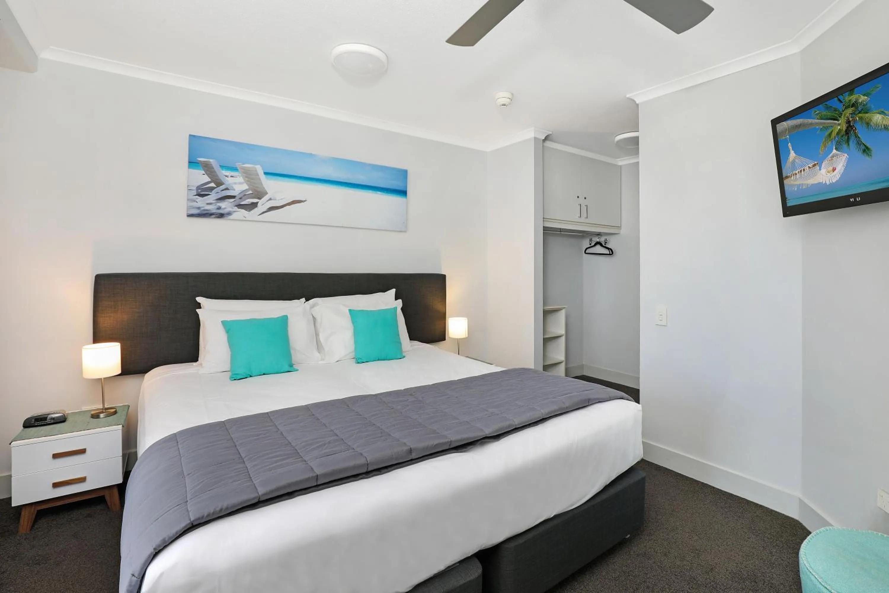 Bedroom, Bed in Neptune Resort