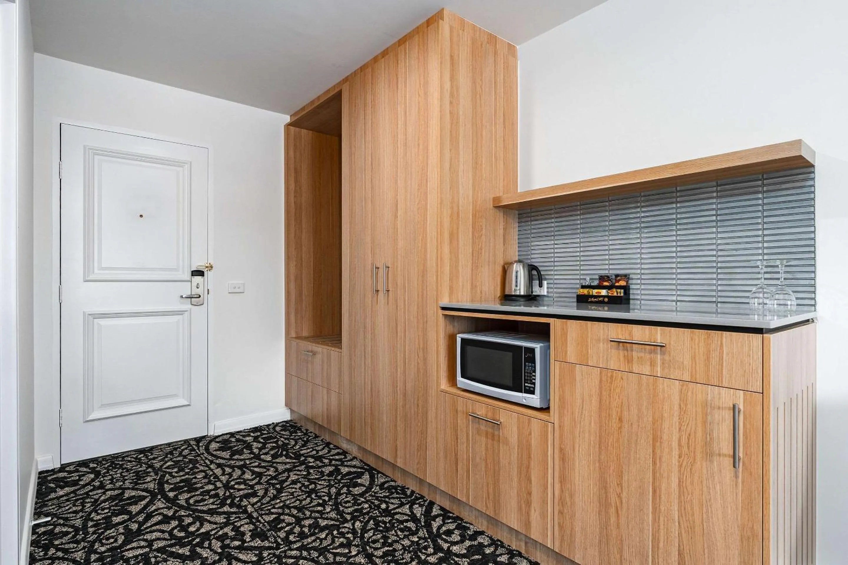 Kitchen or kitchenette in Quality Hotel Parklake Shepparton