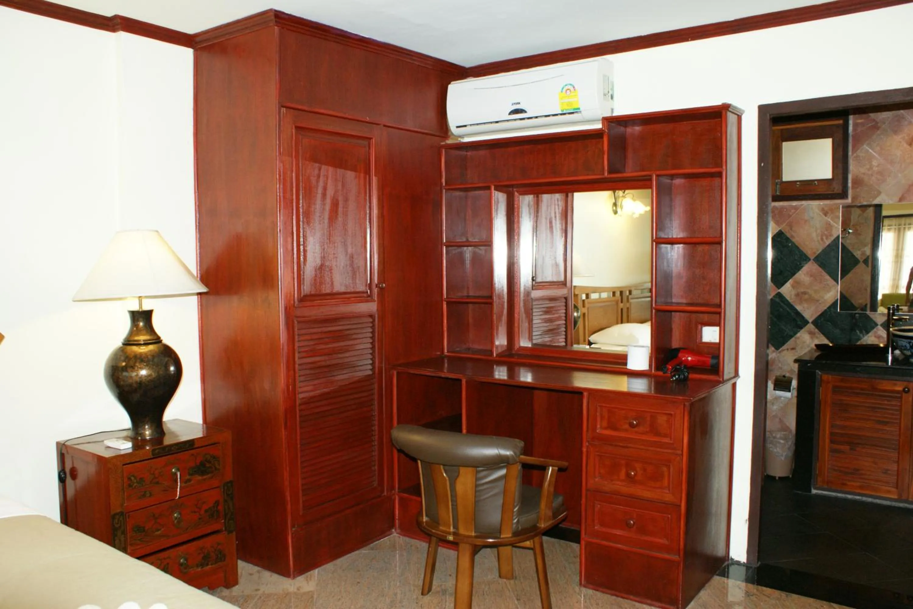 Prince Edouard Apartments & Resort Patong Beach Phuket