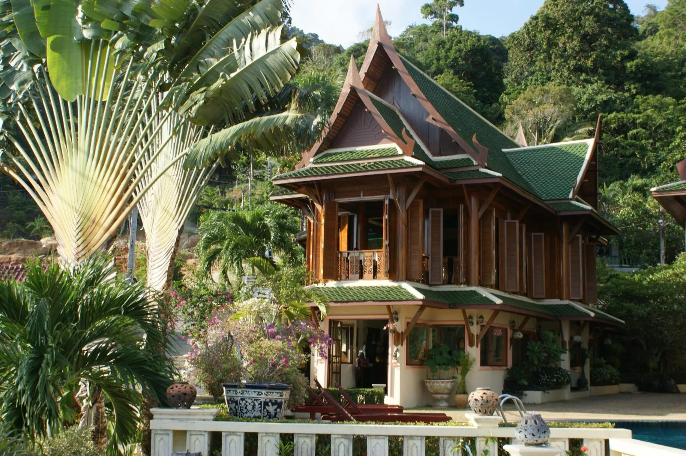 Restaurant/places to eat in Prince Edouard Apartments & Resort Patong Beach Phuket