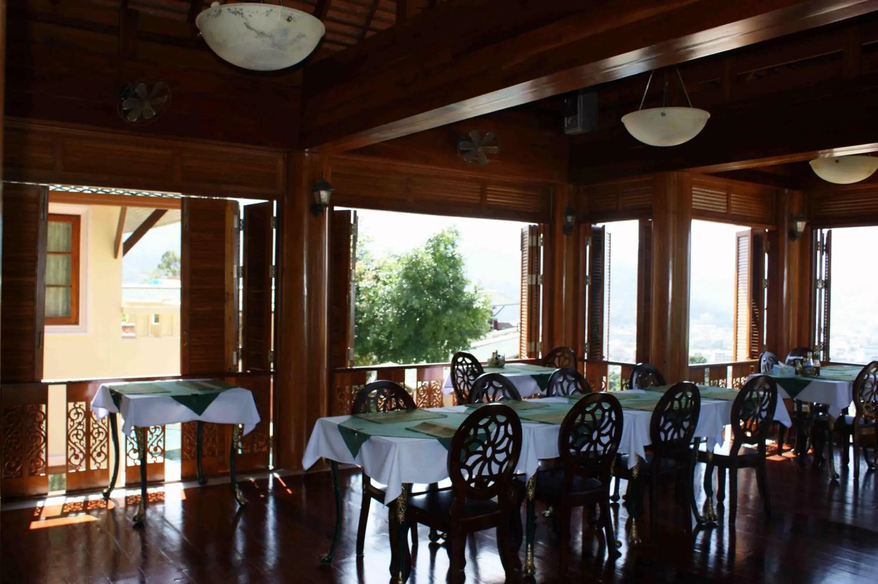 Restaurant/places to eat in Prince Edouard Apartments & Resort Patong Beach Phuket Restaurant/places to eat in Prince Edouard Apartments & Resort Patong Beach Phuket