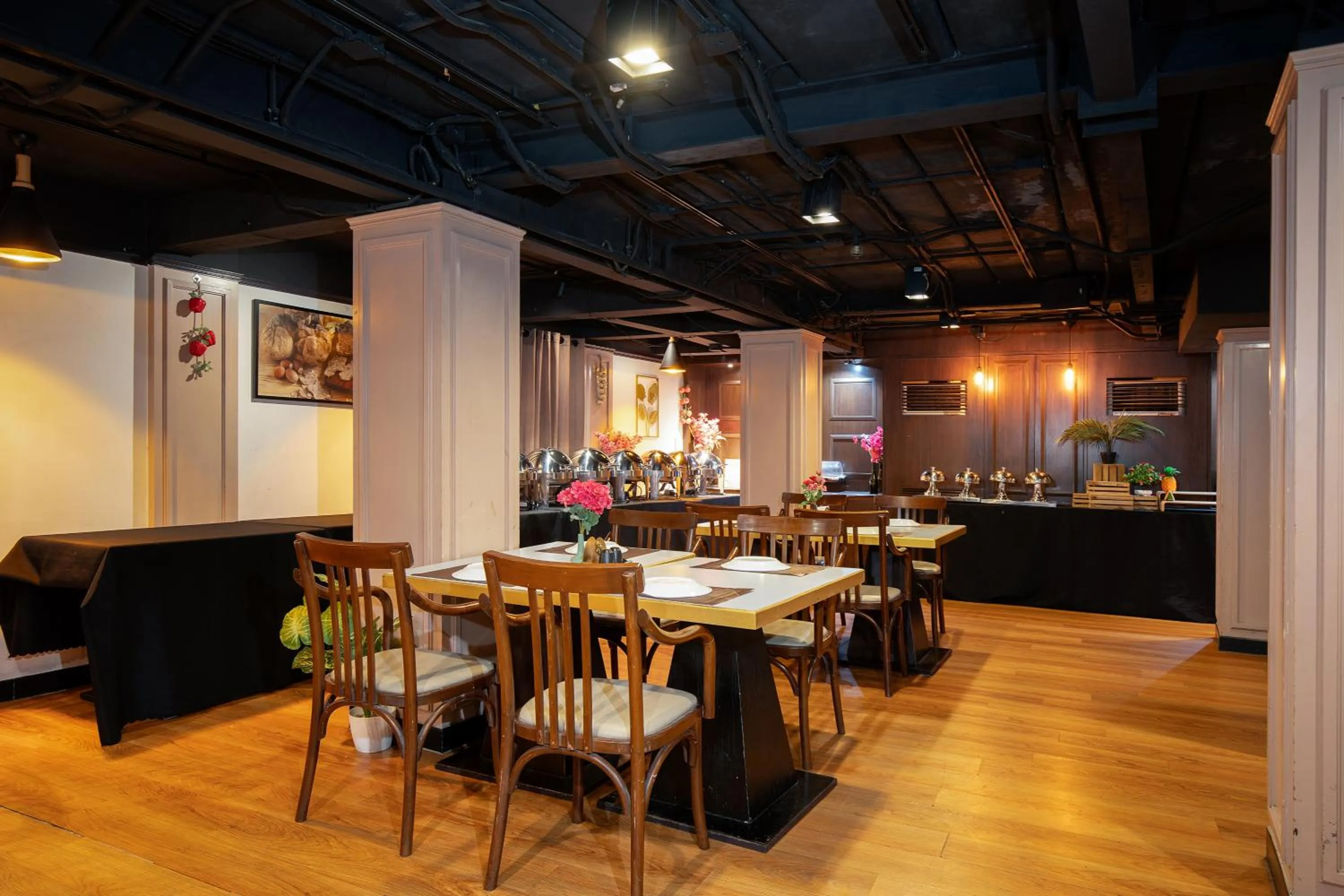 Restaurant/places to eat in Arawana Regency Park Sukhumvit