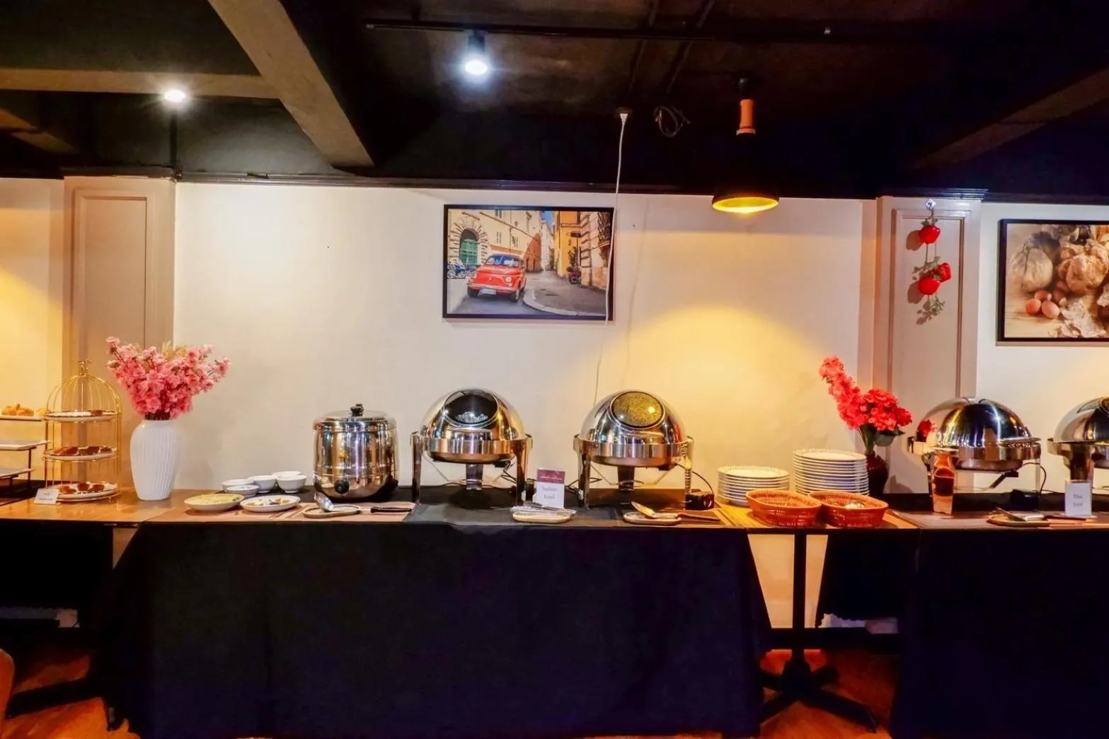 Restaurant/places to eat in Arawana Regency Park Sukhumvit