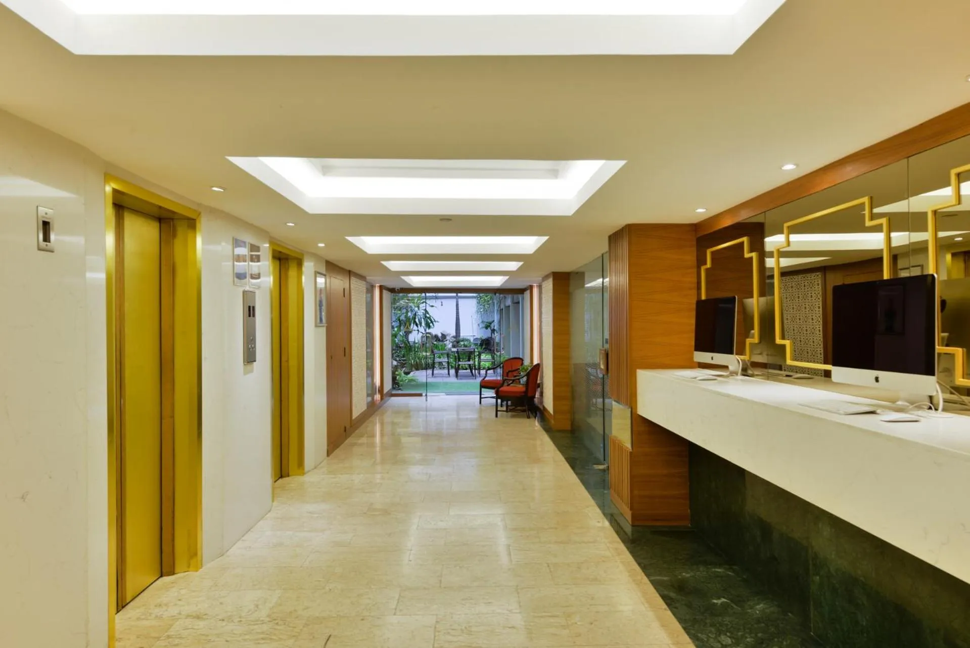 Lobby or reception in Arawana Regency Park Sukhumvit