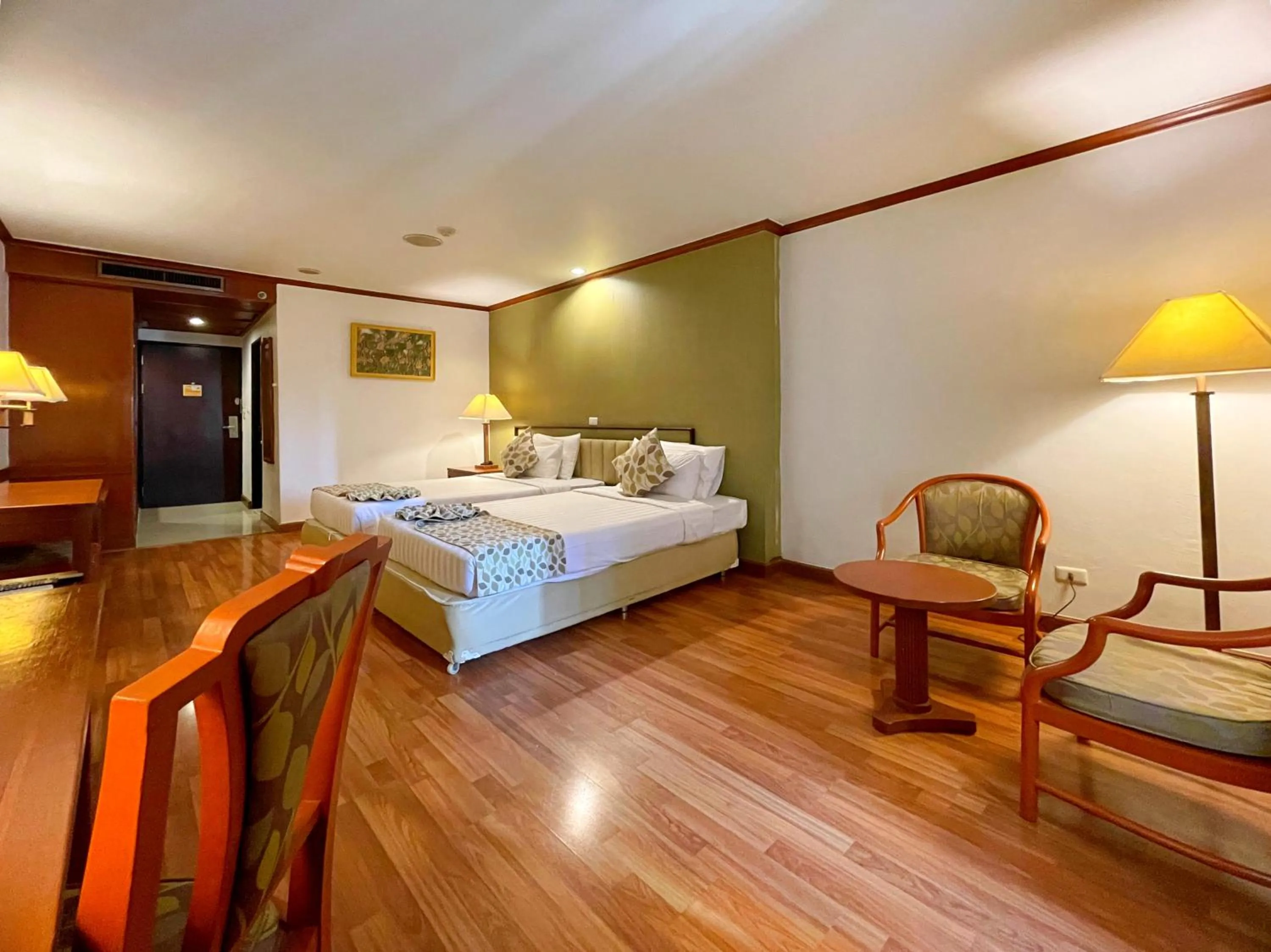 Photo of the whole room, Bed in Arawana Regency Park Sukhumvit