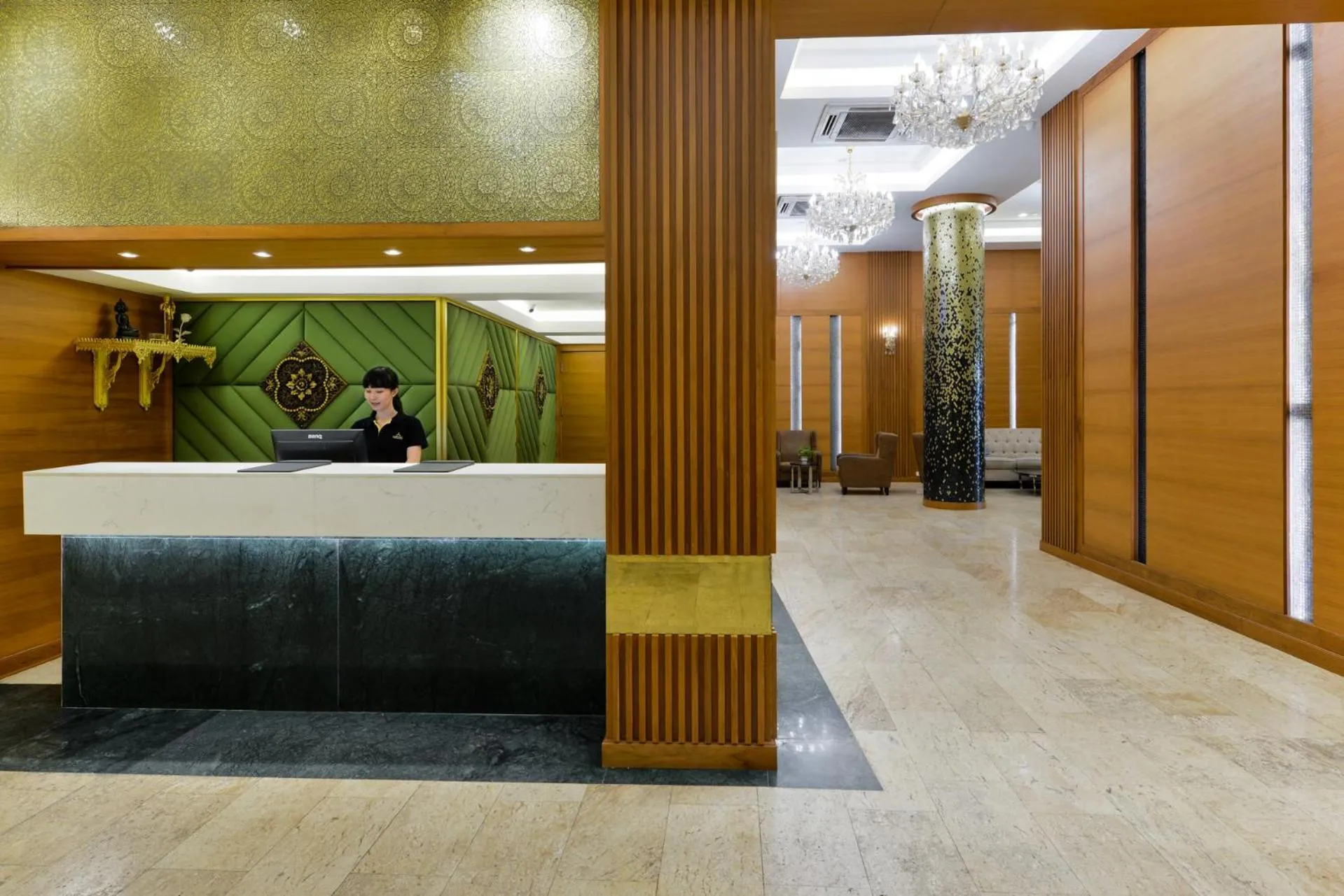 Staff in Arawana Regency Park Sukhumvit